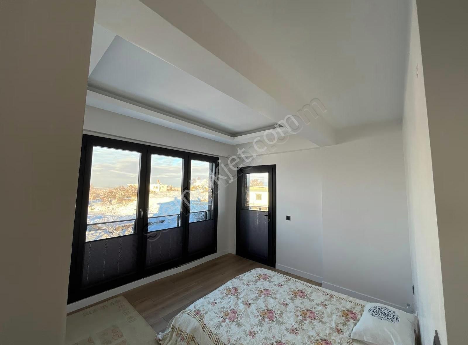 The Duru Team - Akyazı'da 7+2 Havuzlu Gerçek Bir Villa - Görsel 8