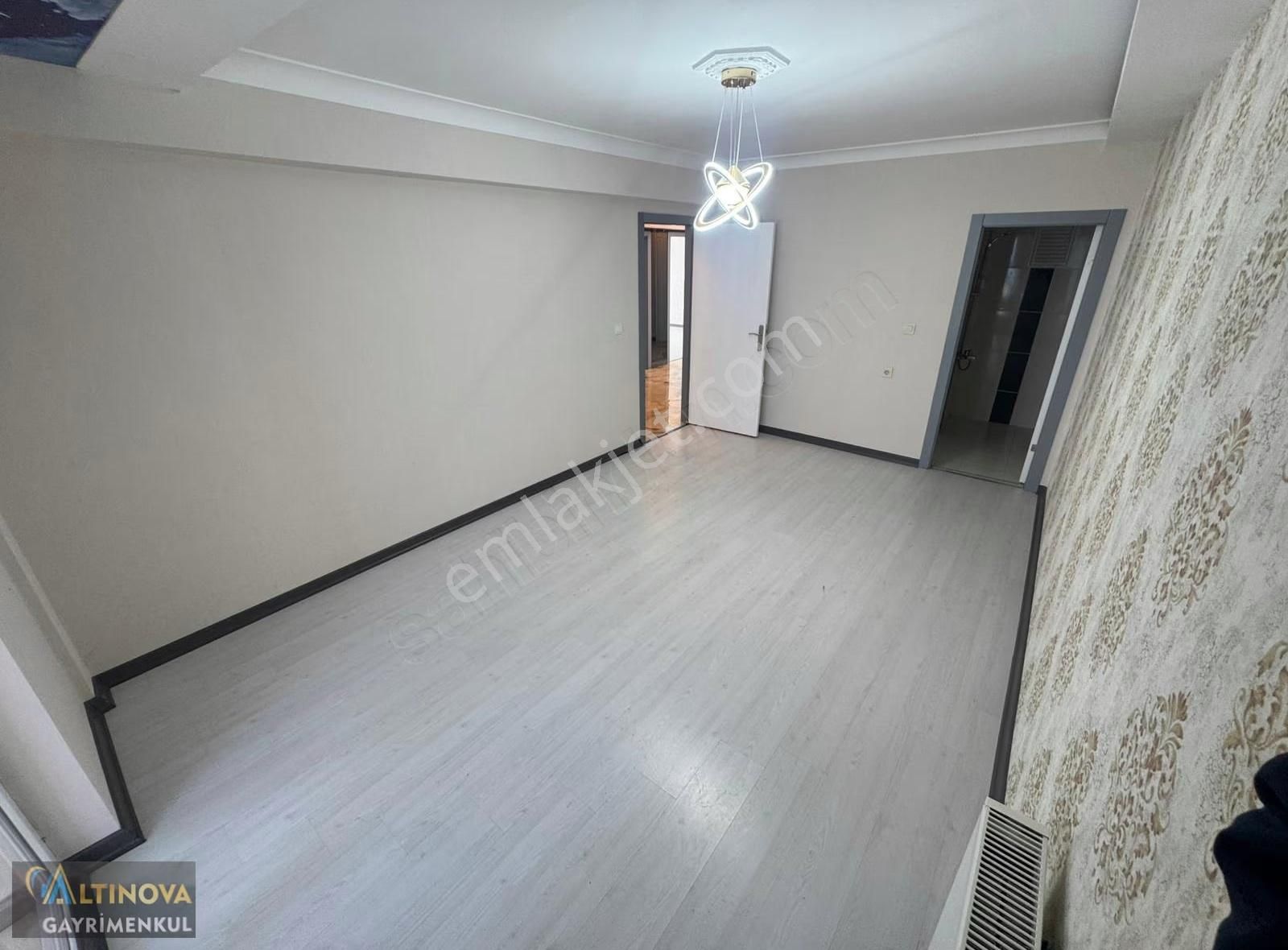 Keçiörende Cadde Üzeri Fırsat Dairesi 4+1 Geniş Daire