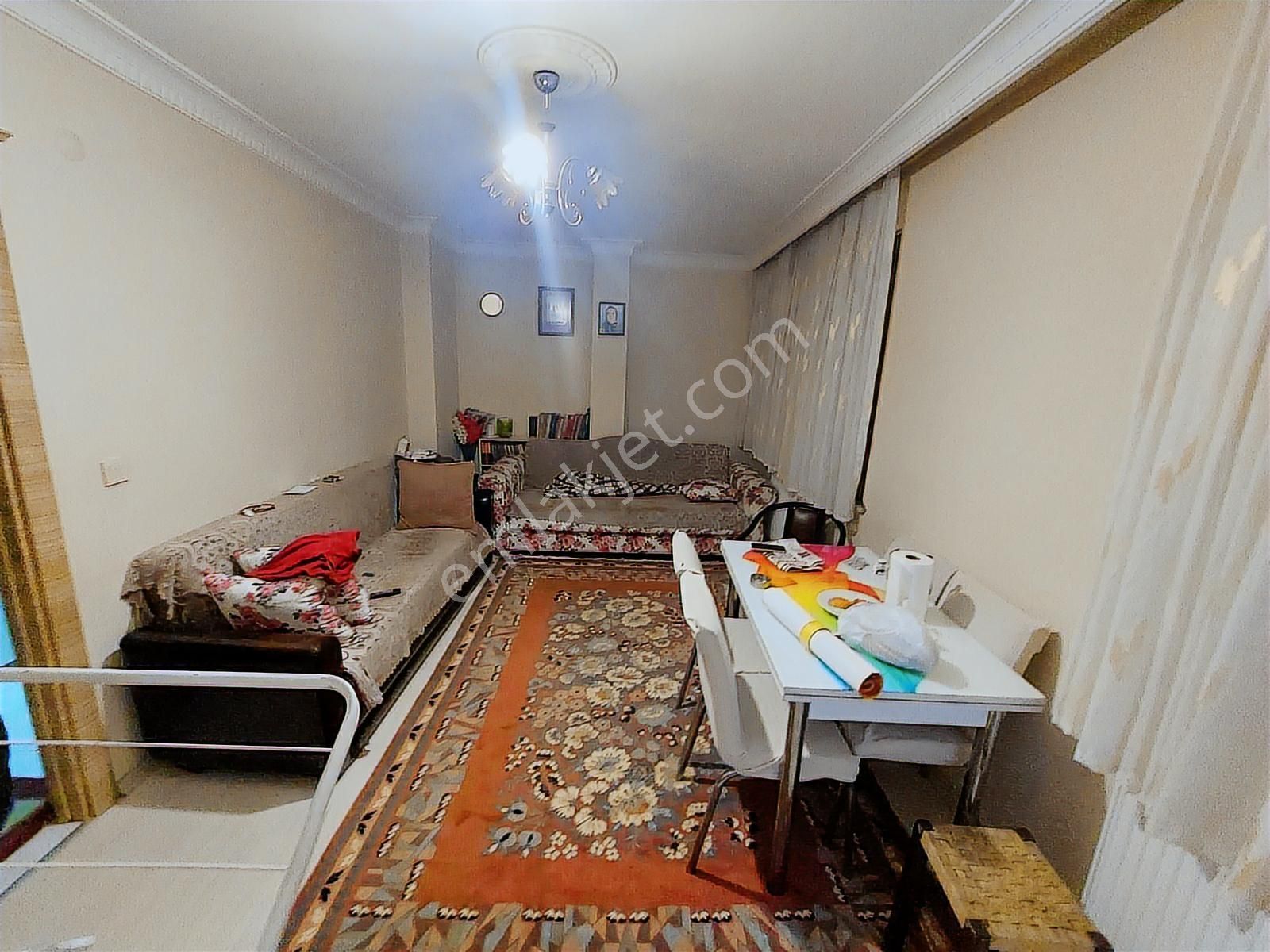 Eyüpsultan Emniyettepede Satılık 1+1 Daire