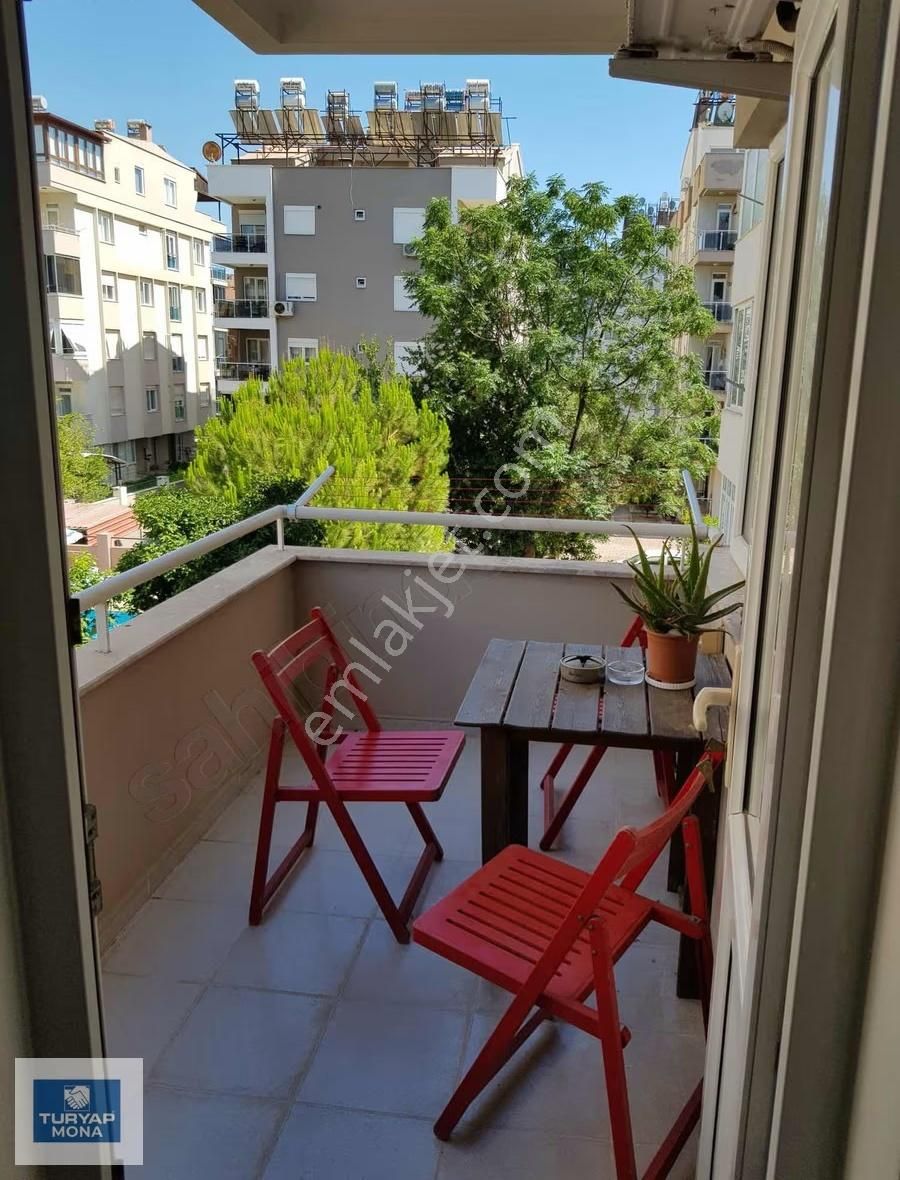 Çağlayan Mahallesinde Şık Kullanışlı Kombili Eşyalı 2+1 Daire