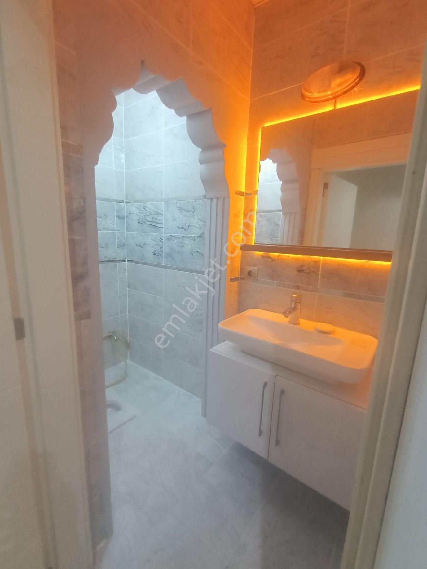 Kurttepe 3 Katlı Müstakil Evin 3 .katı Kiralıktır - Görsel 12