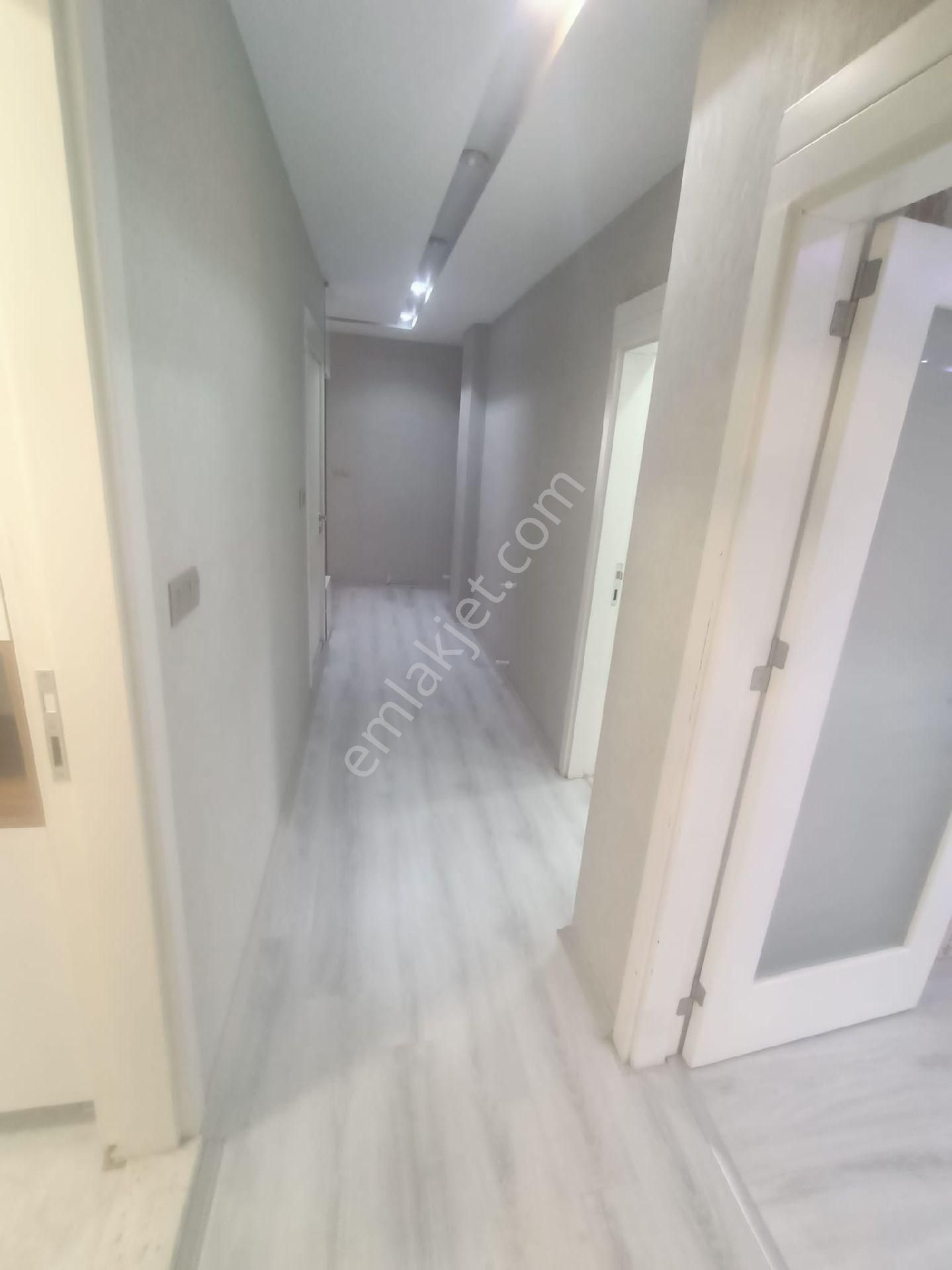 Kurttepe 3 Katlı Müstakil Evin 3 .katı Kiralıktır - Görsel 17