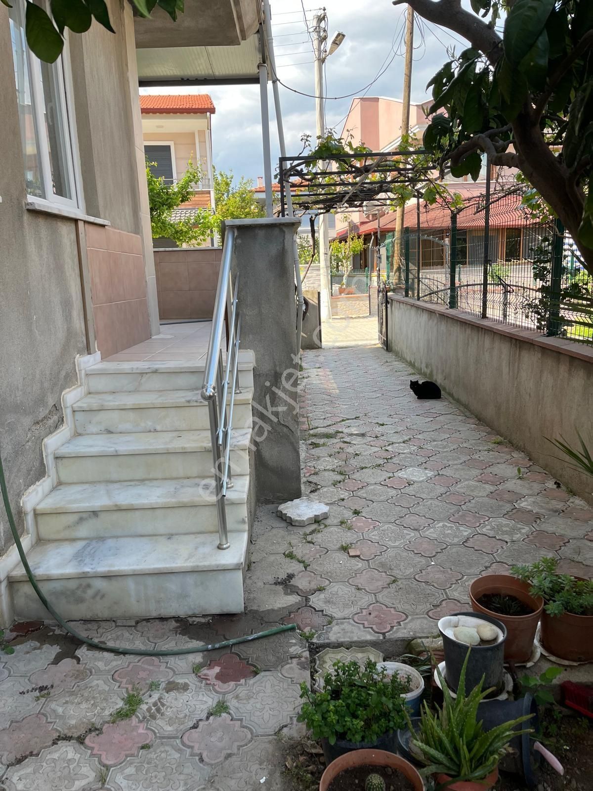 Burhaniye Öğretmenler De Denize Yakın Satılık Tripleks Villa - Görsel 2