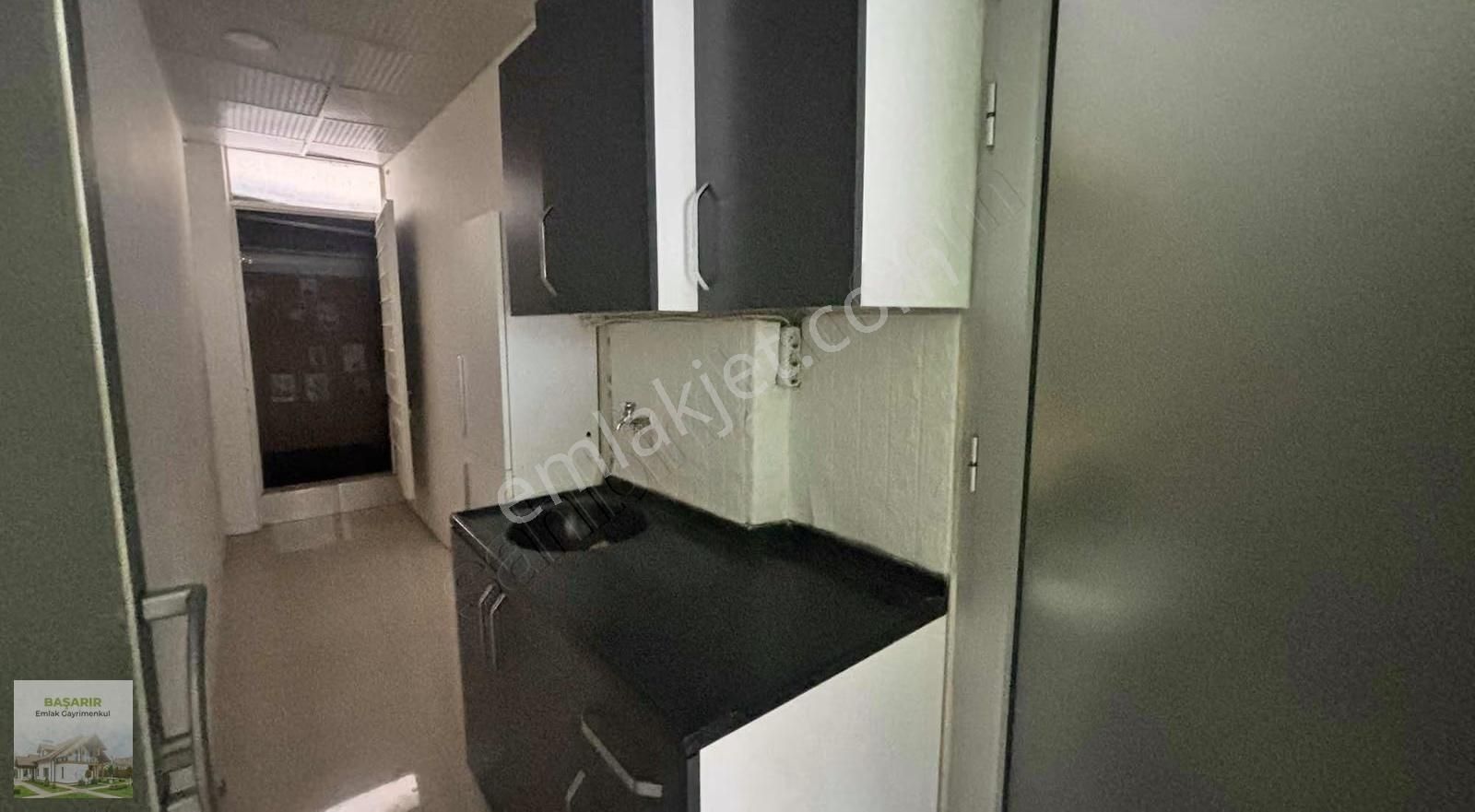 Üçyolda Caddeye 20 M Mesafede Vc +mutfaklı Dükkan - Görsel 6