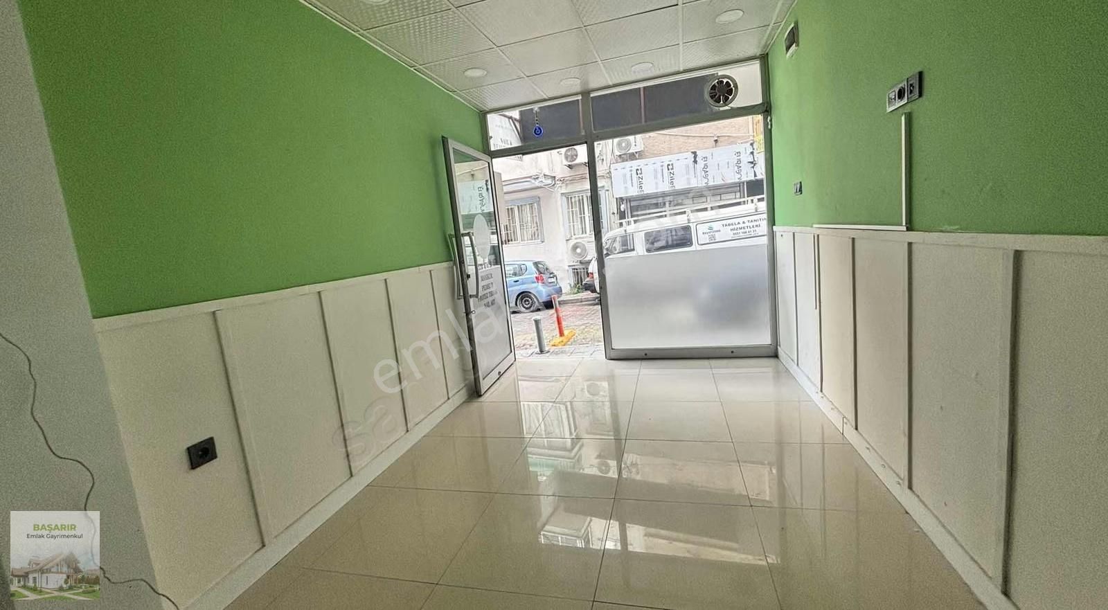 Üçyolda Caddeye 20 M Mesafede Vc +mutfaklı Dükkan