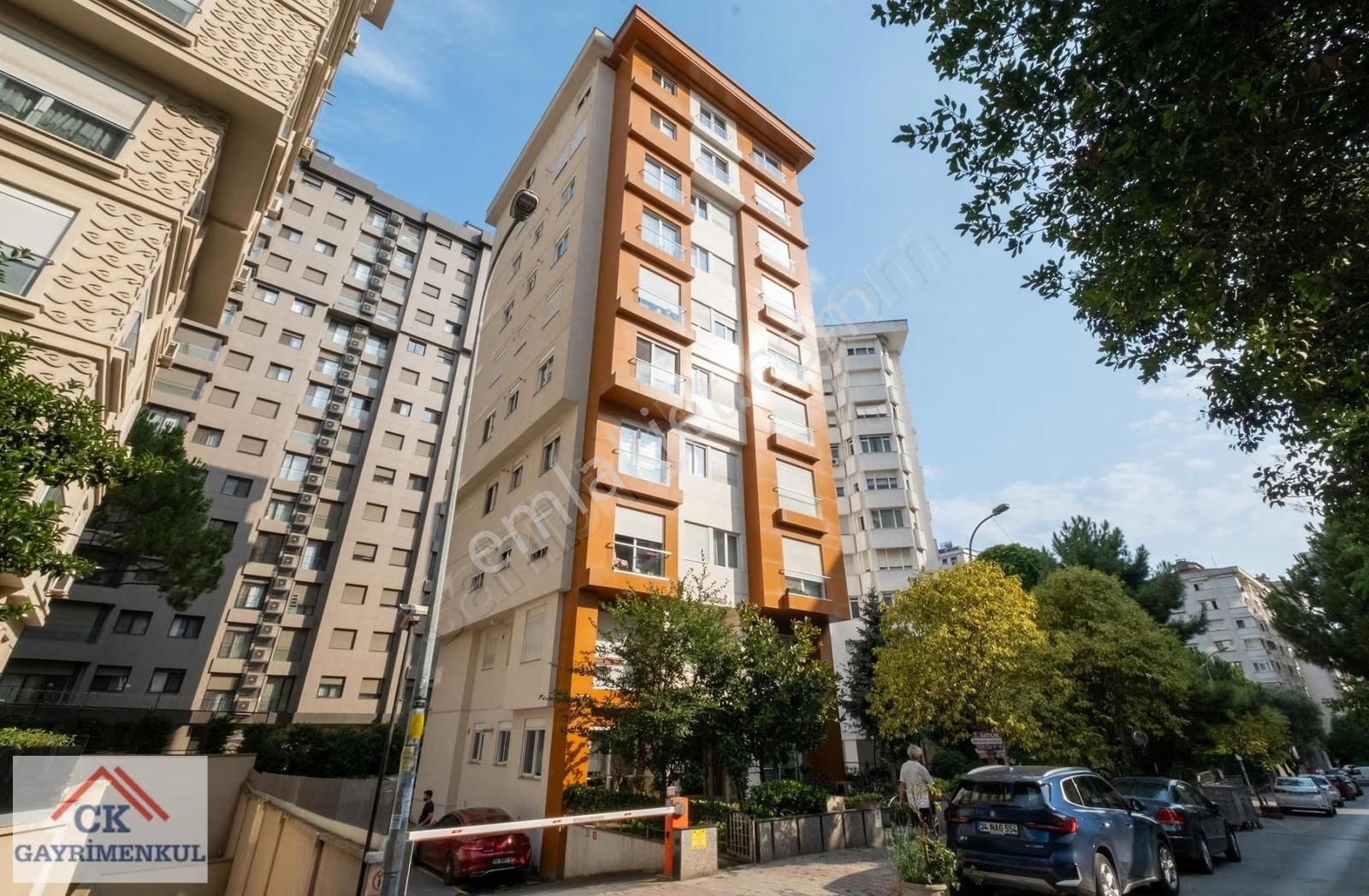 Ck'dan Erenköy Bağ Caddeye 2 Parelel De ' Kat Da Tek 285 M2 4+1