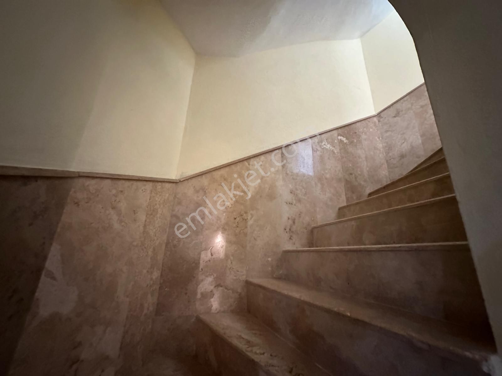 Didim Akbükte Satılık Denize Yakın Site İçinde 3+1 Bahçeli Villa - Görsel 12