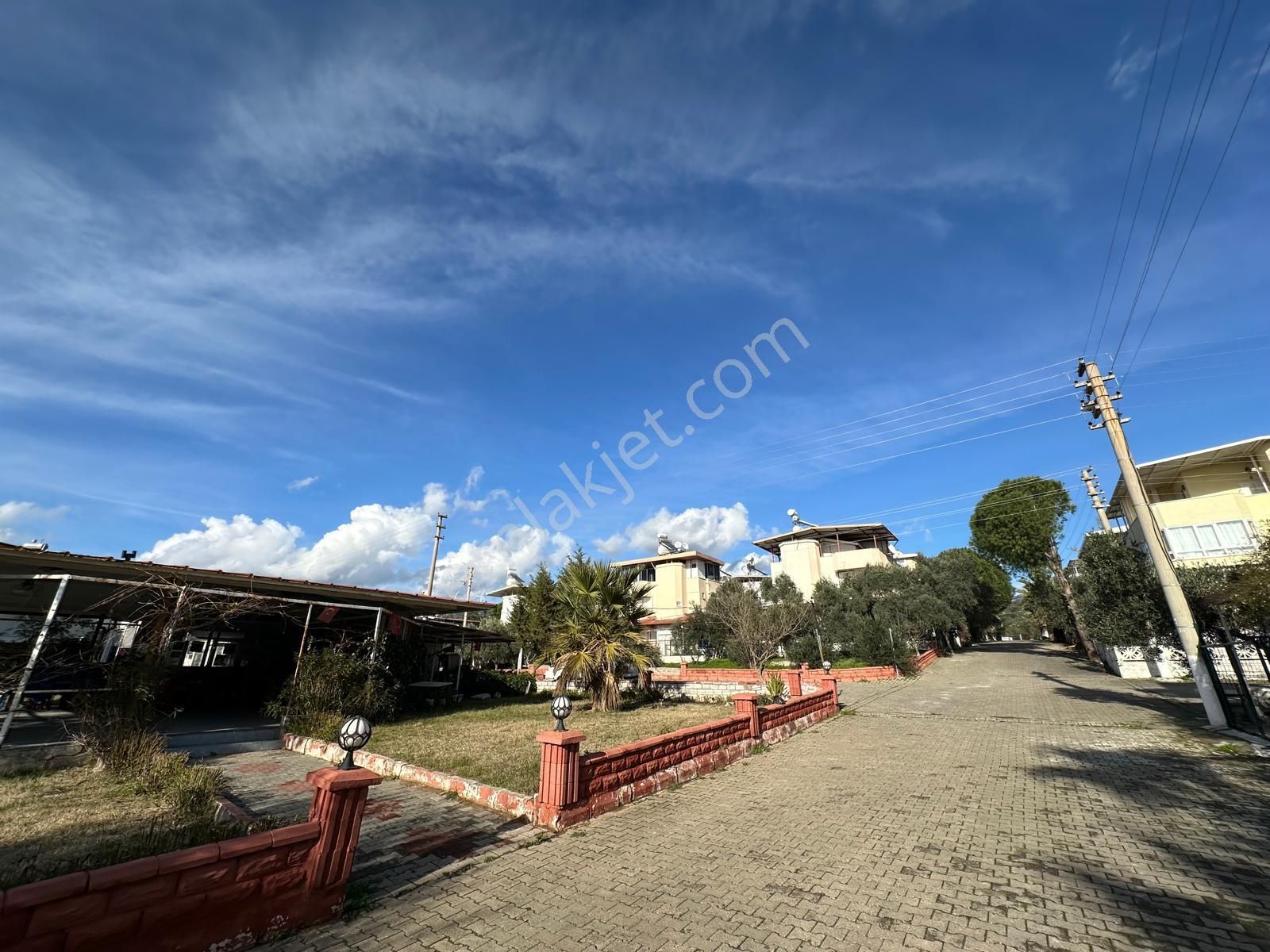 Didim Akbükte Satılık Denize Yakın Site İçinde 3+1 Bahçeli Villa - Görsel 8