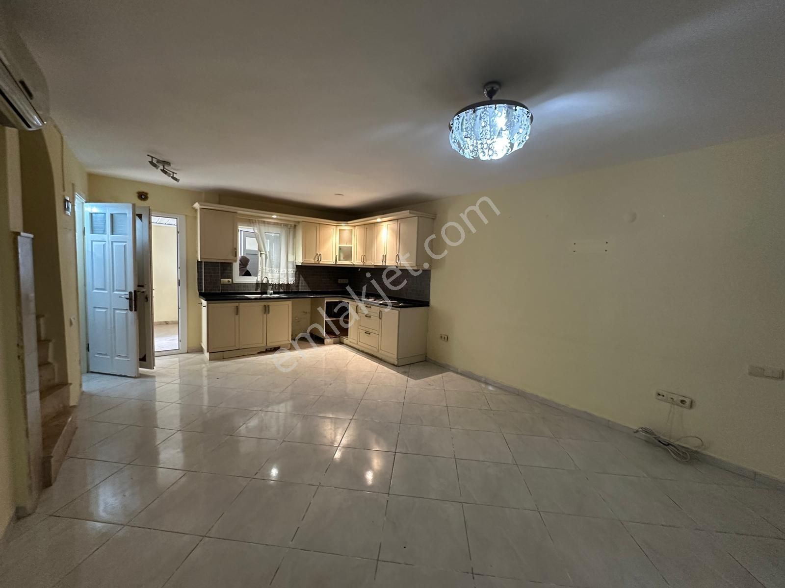 Didim Akbükte Satılık Denize Yakın Site İçinde 3+1 Bahçeli Villa - Görsel 3