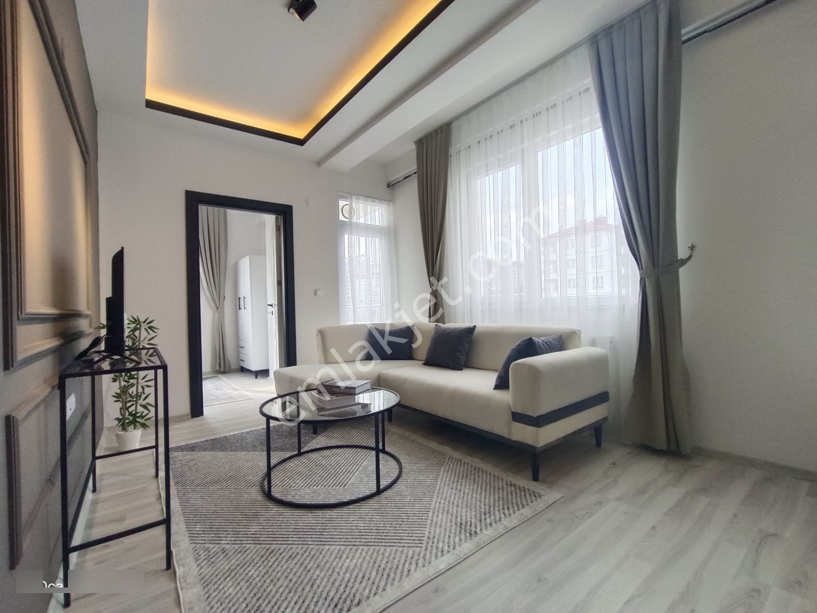 Truva/ Ahmet Kömürcü'den Körfez'de Tam Yatırımlık Eşyalı 1+1