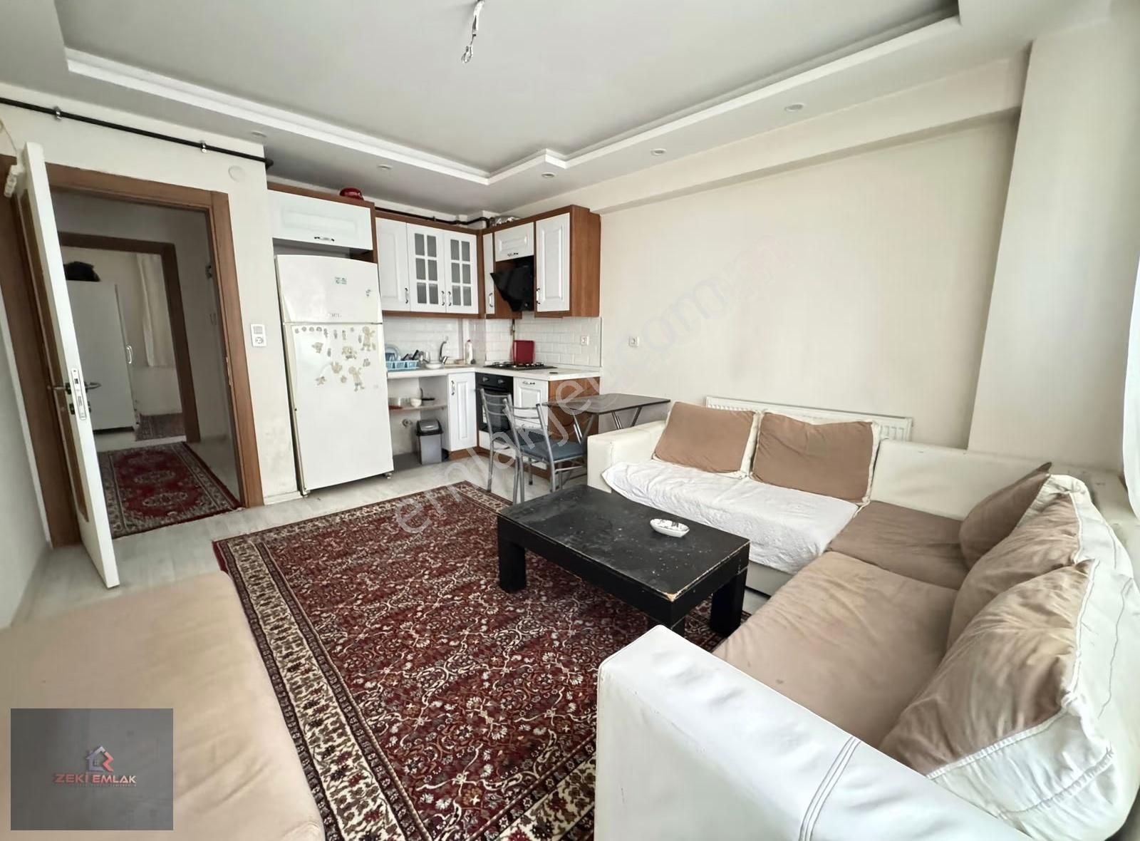 Zeki Emlak'tan Muradiye'de Eşyaları İle Satılık 2+1 Daire