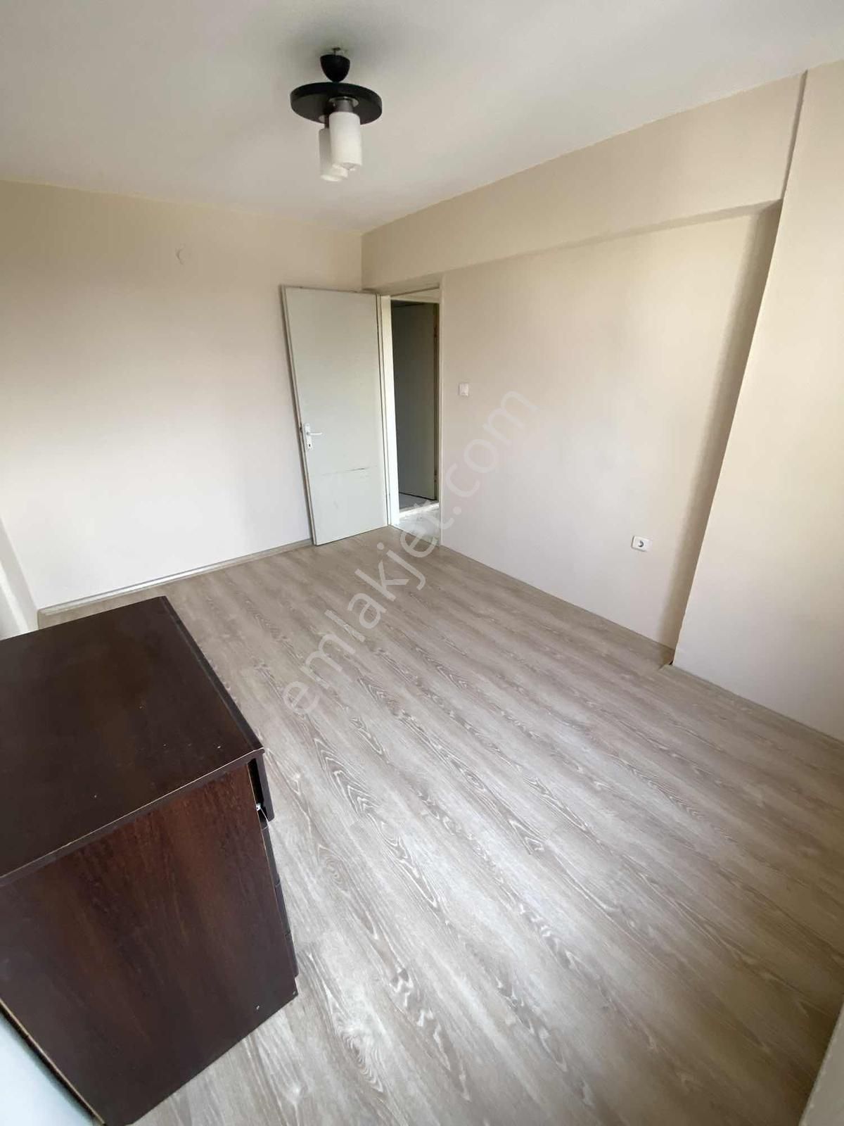 Bucada Site İçi Satılık 3+1 Arakat Asansörlü Merkezi Konumda Ev - Görsel 9