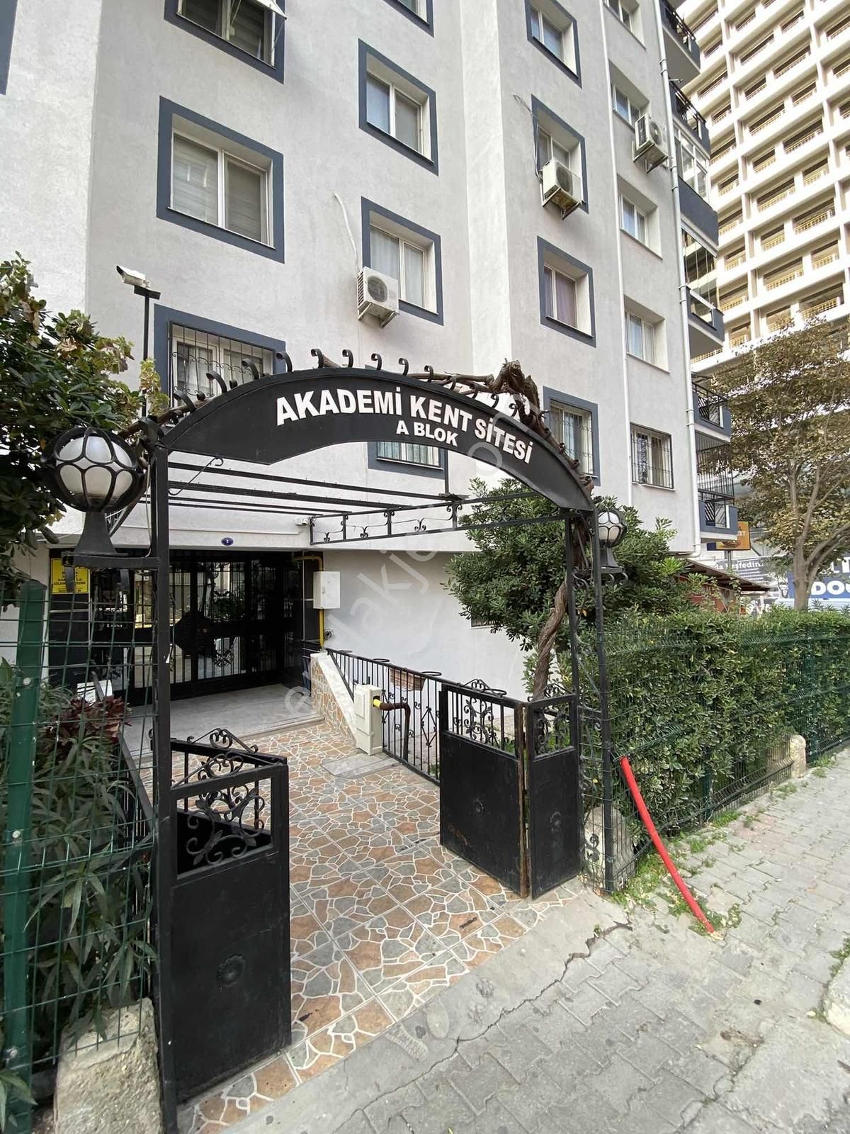 Bucada Site İçi Satılık 3+1 Arakat Asansörlü Merkezi Konumda Ev - Görsel 21