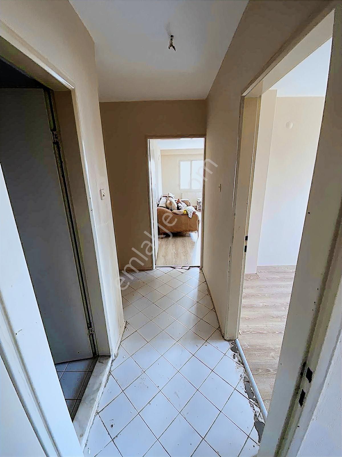 Bucada Site İçi Satılık 3+1 Arakat Asansörlü Merkezi Konumda Ev - Görsel 12