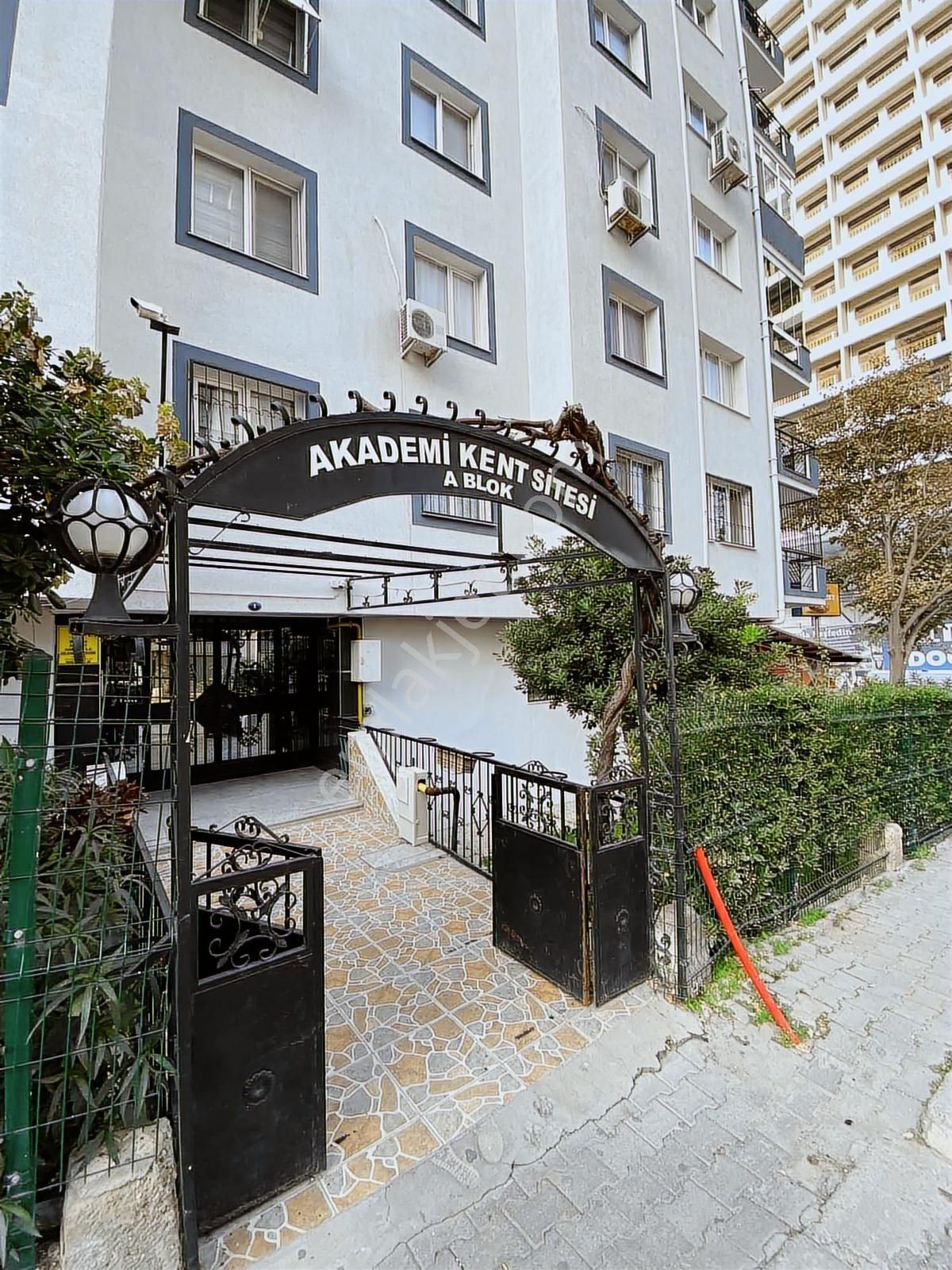 Bucada Site İçi Satılık 3+1 Arakat Asansörlü Merkezi Konumda Ev - Görsel 17