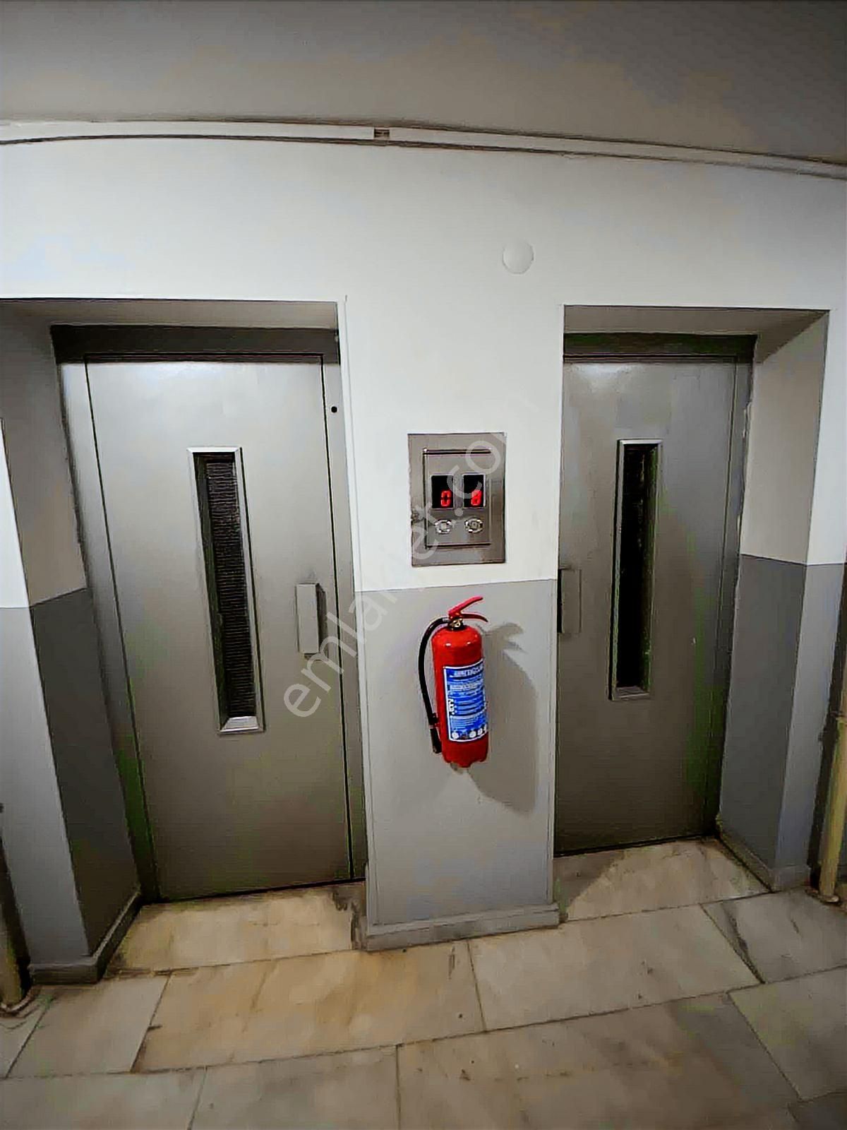 Bucada Site İçi Satılık 3+1 Arakat Asansörlü Merkezi Konumda Ev - Görsel 6