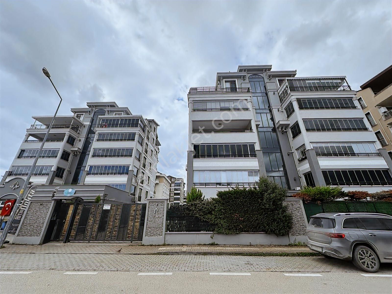 Ertuğrul'da Koç Ortaokulu Yanı Satılık 2+1 Bahçe Katı Daire