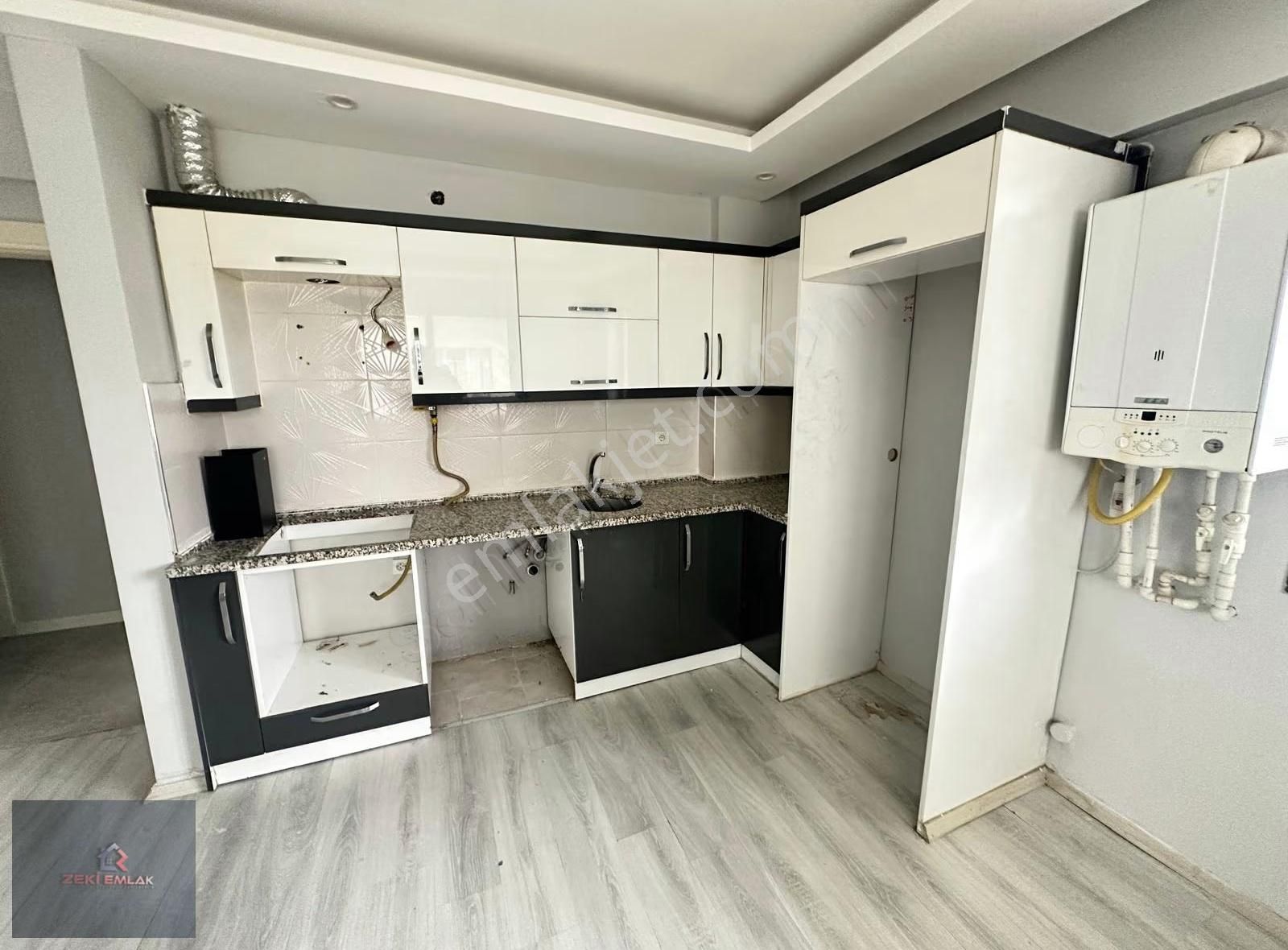 Zeki Emlak'tan Muradiye Mh. Site İçinde Satılık 2+1 Daire - Görsel 2