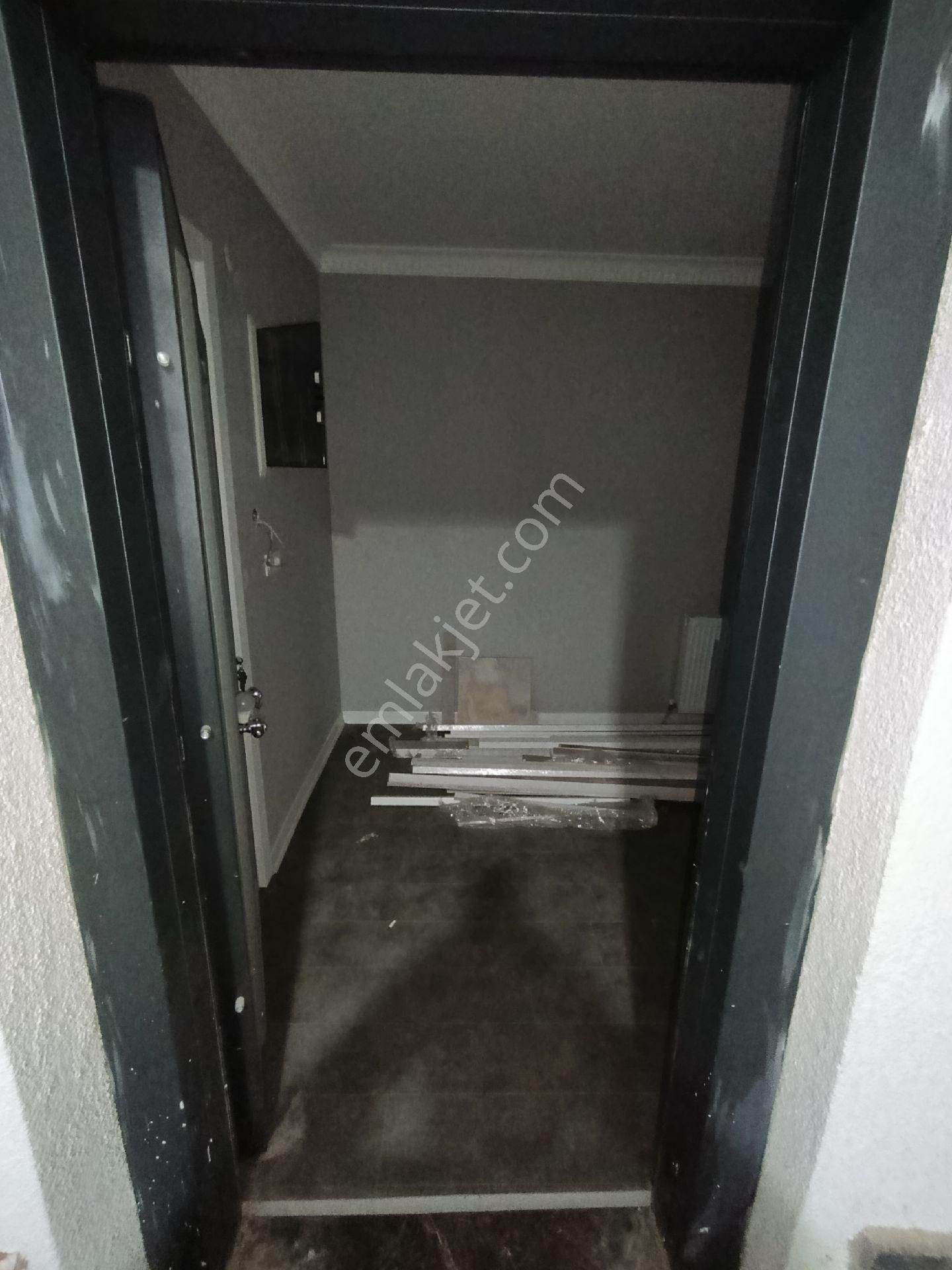 1.79 Krediyle Arnavutköy Haraççı Karlıbayırda Satılık 1+1 Ara Kat Daire