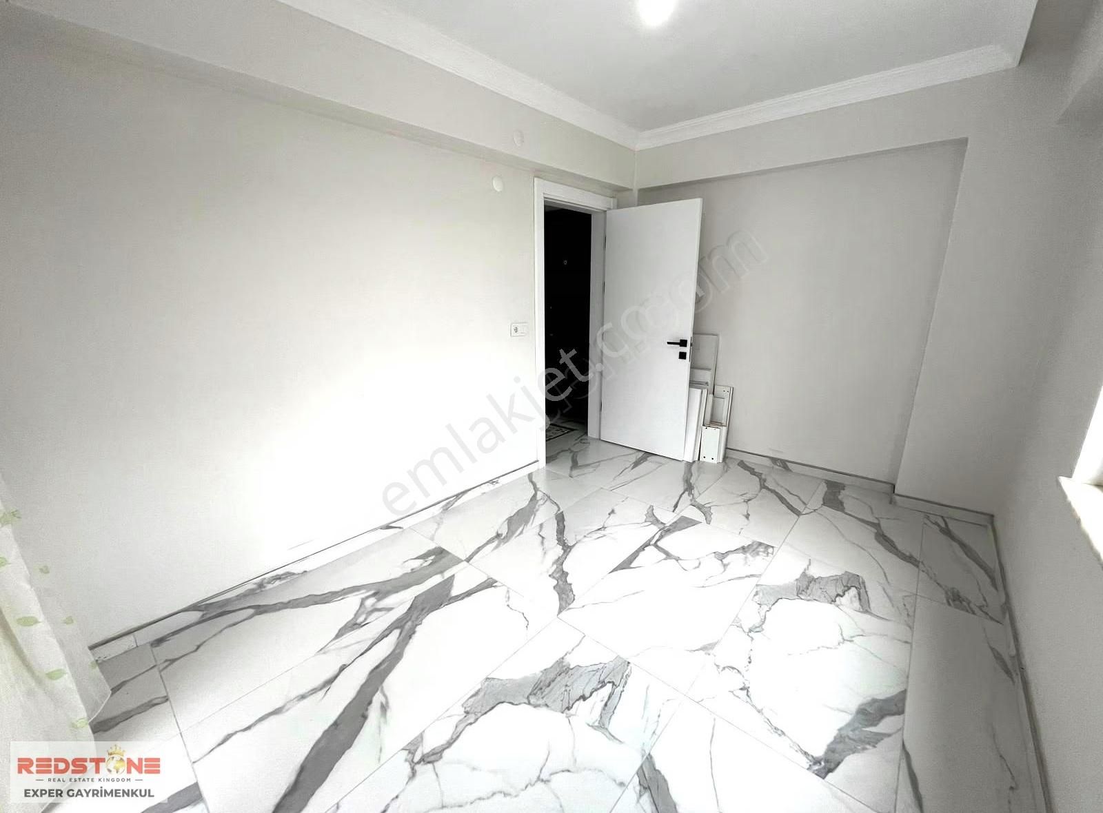 Yalı Mah Cadde Üzeri Denize 50m Arakat Kombili Sıfır 1+1 Yazlık - Görsel 6