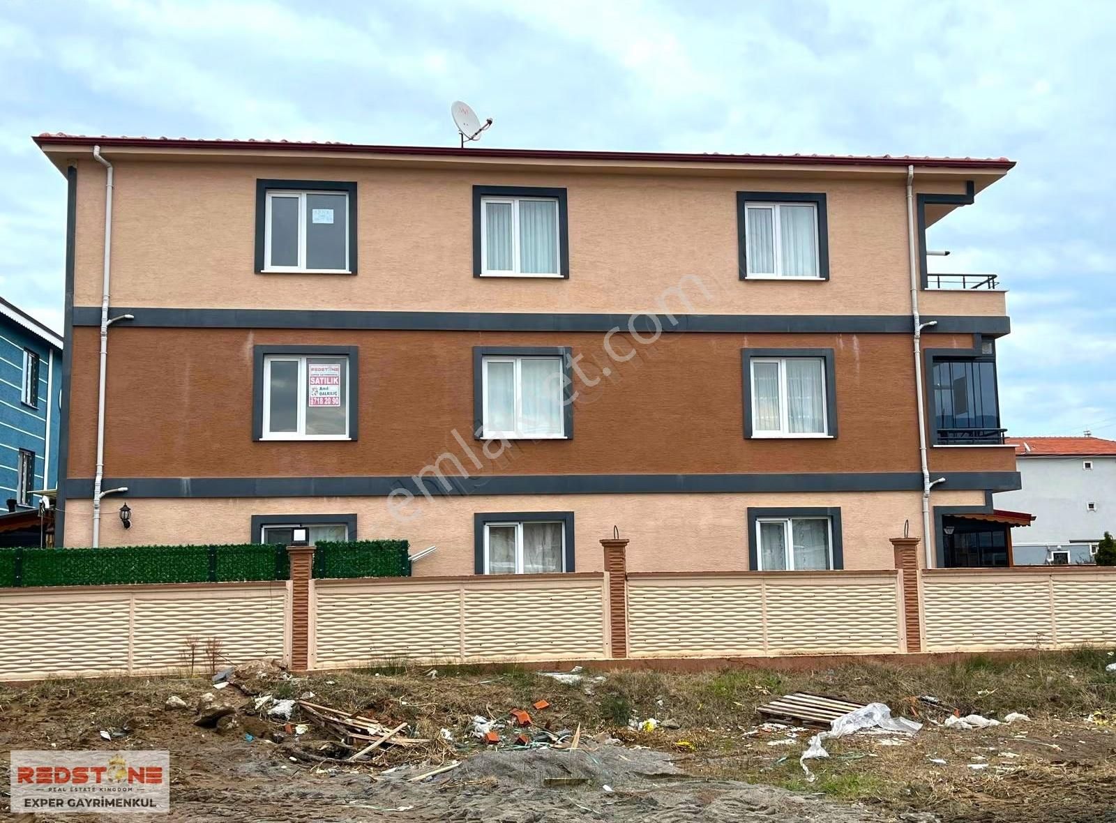 Yalı Mah Cadde Üzeri Denize 50m Arakat Kombili Sıfır 1+1 Yazlık - Görsel 2