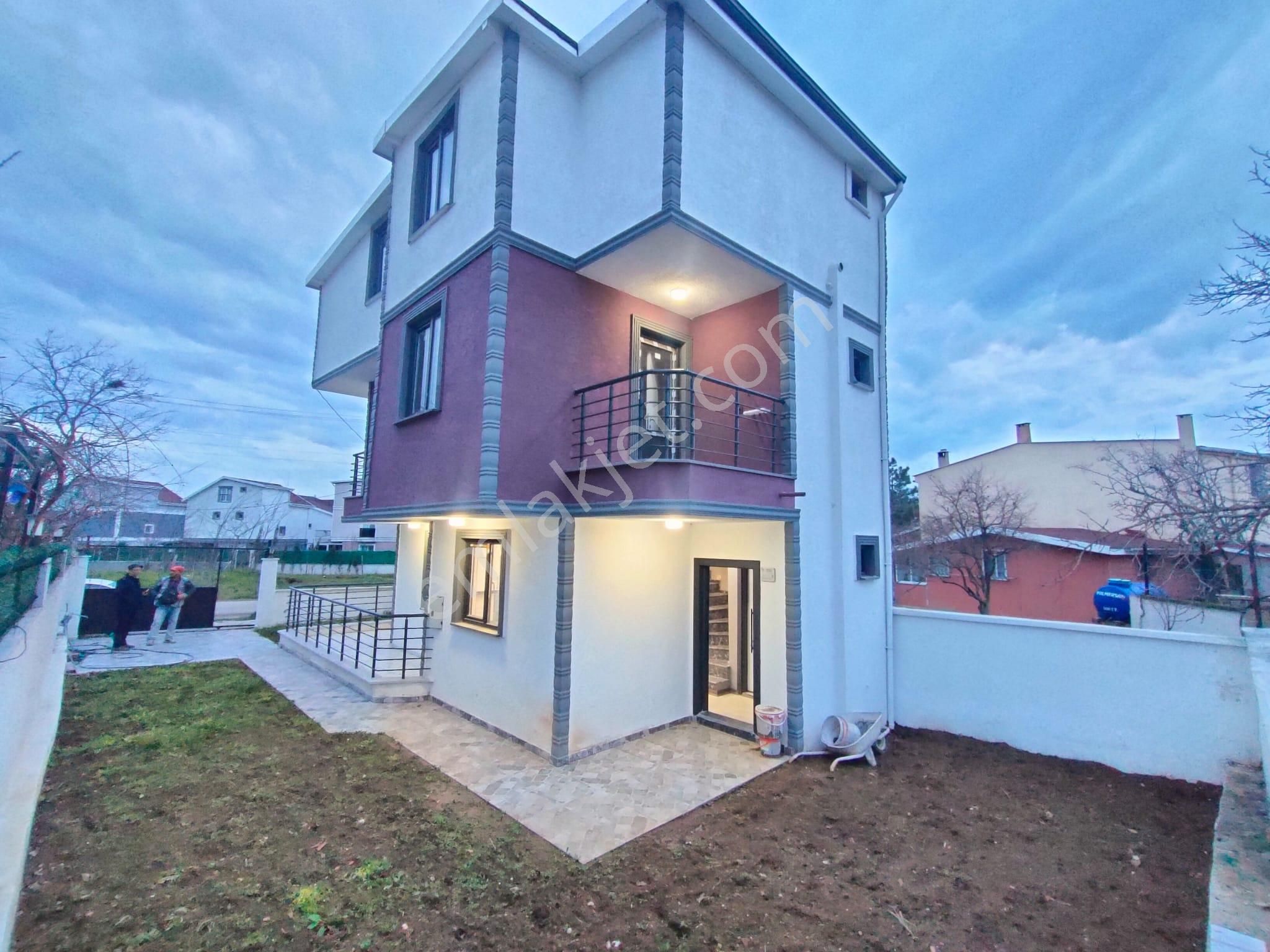 Tekirdağ Yeniçiftlik De Anayol Üzeri Büyük Ve Kullanışlı Villa - Görsel 7