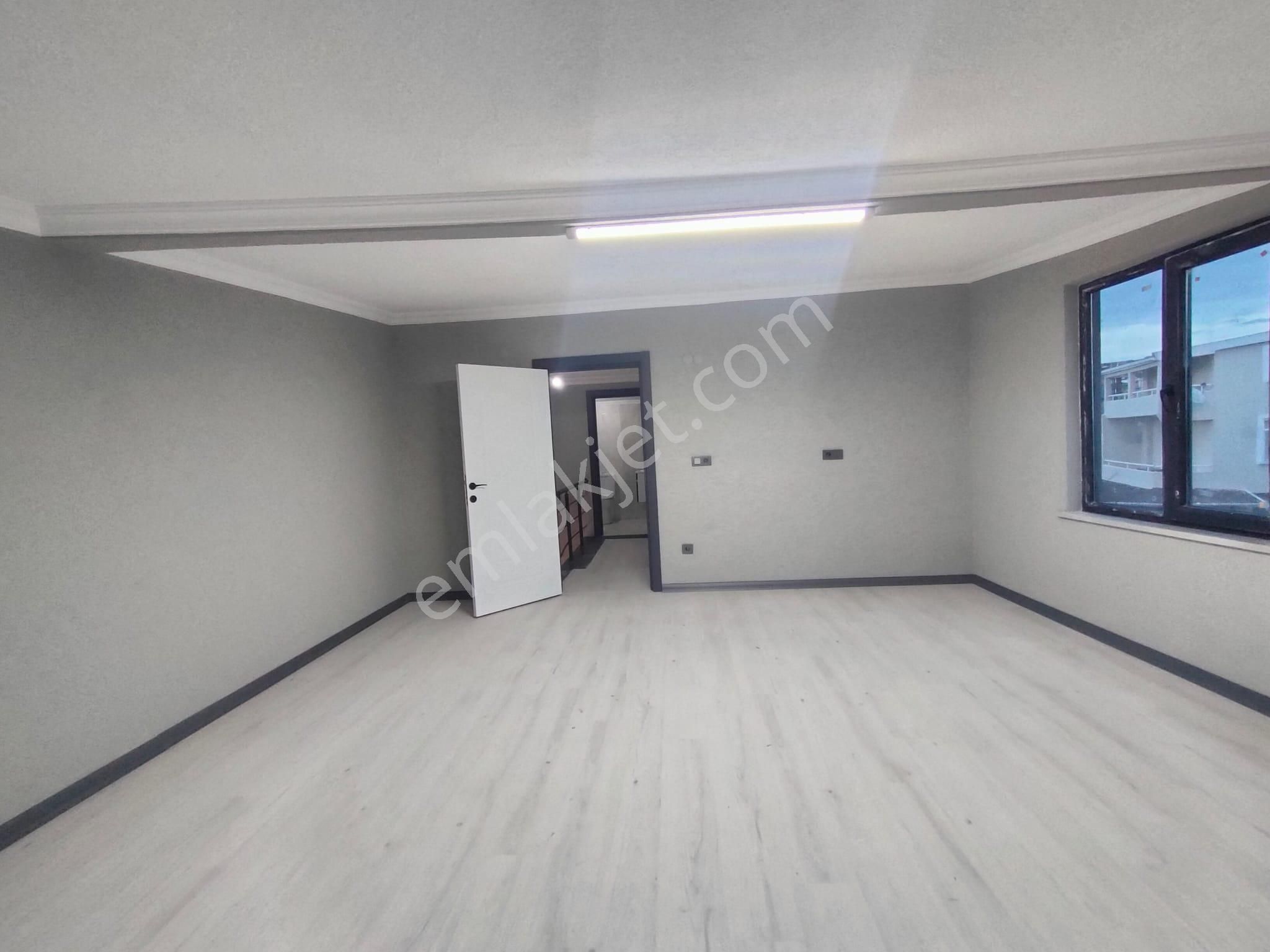 Tekirdağ Yeniçiftlik De Anayol Üzeri Büyük Ve Kullanışlı Villa - Görsel 32