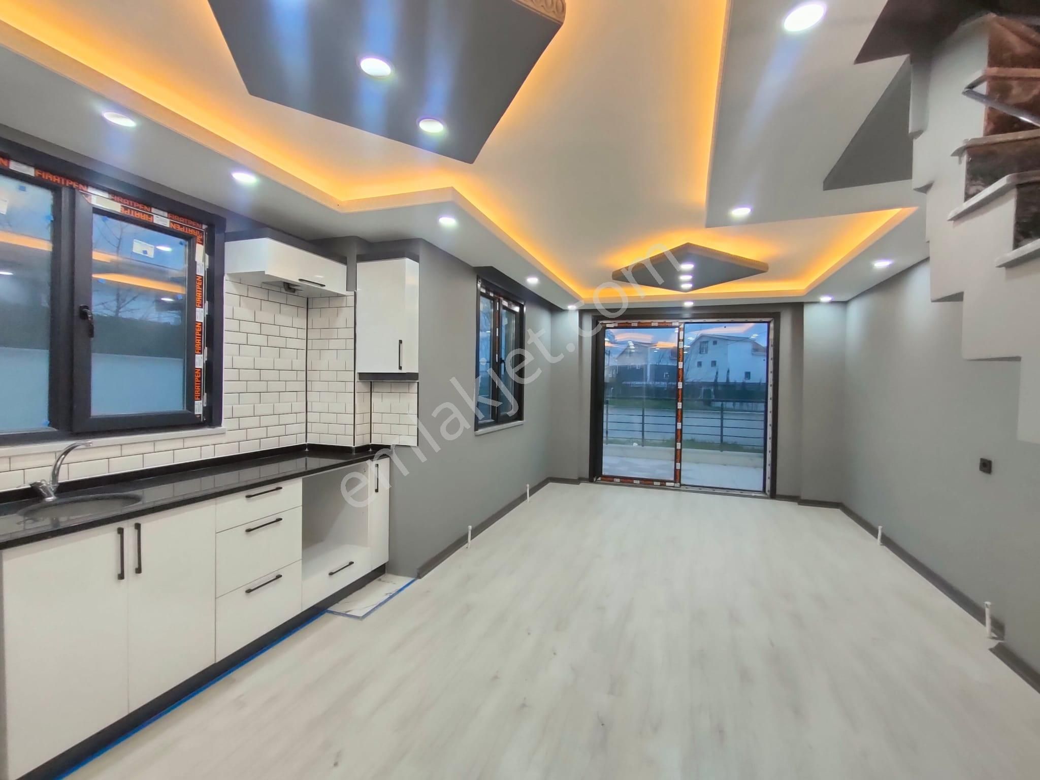 Tekirdağ Yeniçiftlik De Anayol Üzeri Büyük Ve Kullanışlı Villa - Görsel 12