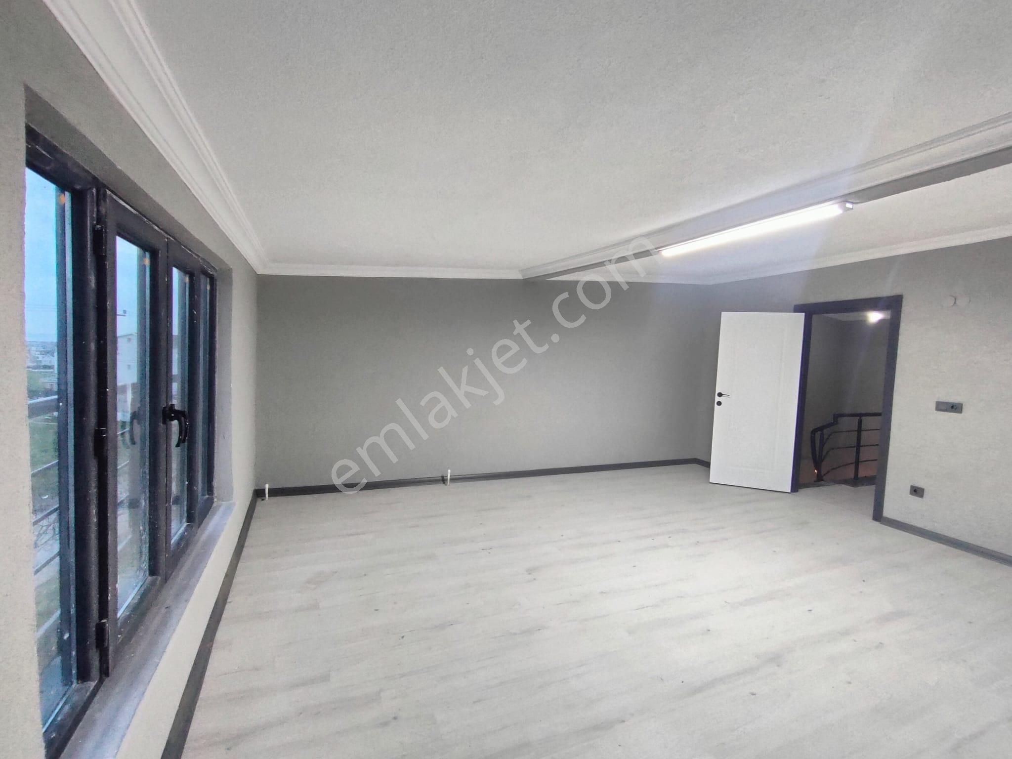 Tekirdağ Yeniçiftlik De Anayol Üzeri Büyük Ve Kullanışlı Villa - Görsel 30