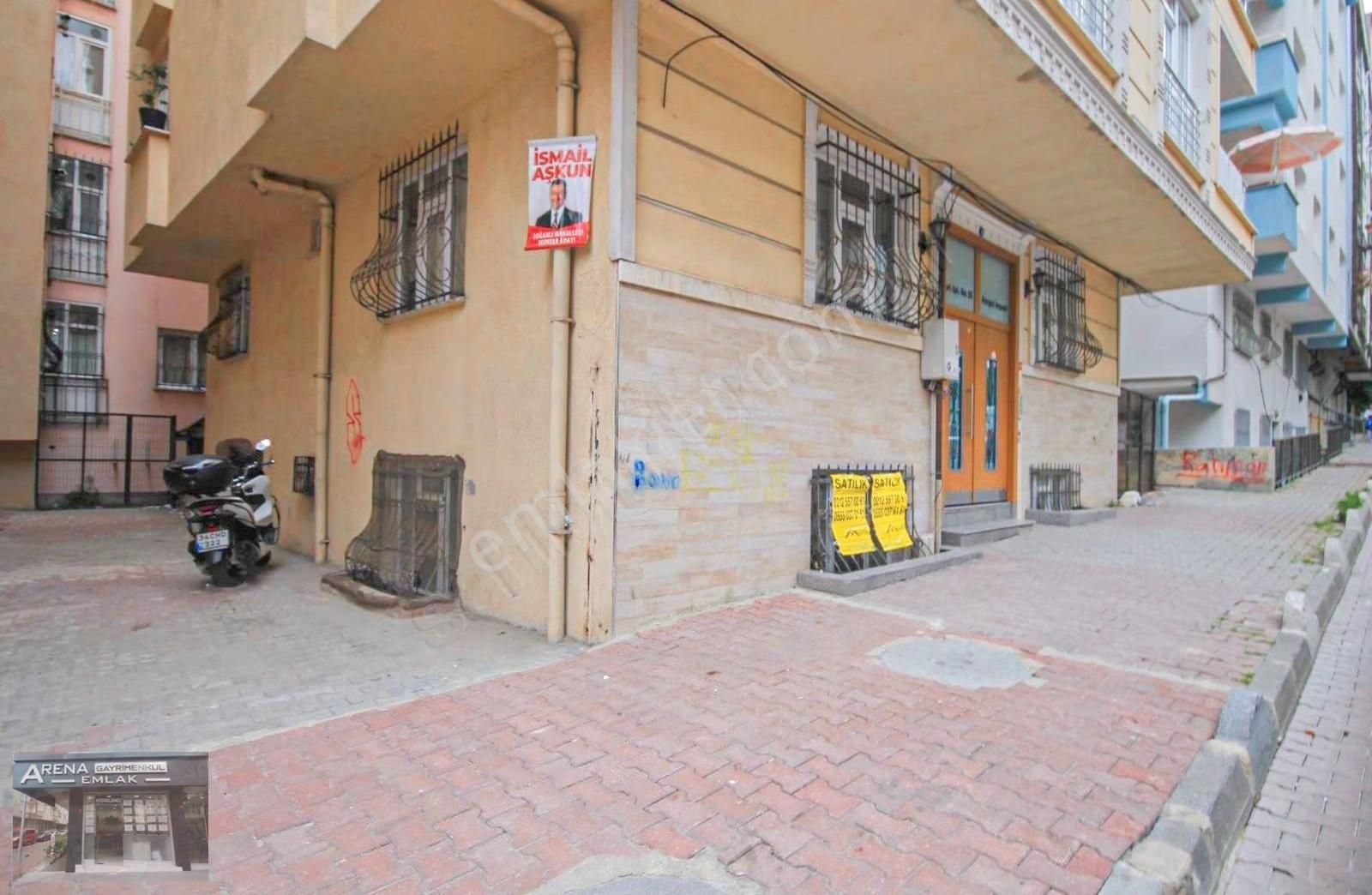 Bahçelievler Soğanlıda 9 Yıllık Binada 1+1 65 M2 Bahçe Katı
