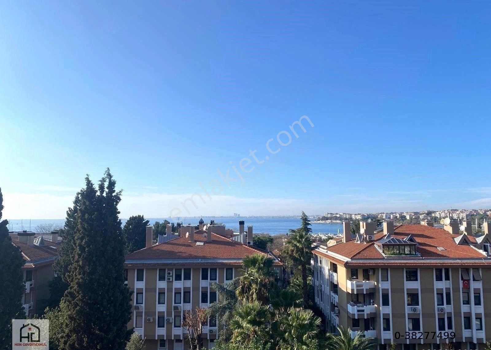 Fenerbahçede Deniz Manzaralı 3+1 Ebeveynli Balkonlu Lüks Yeni Bina