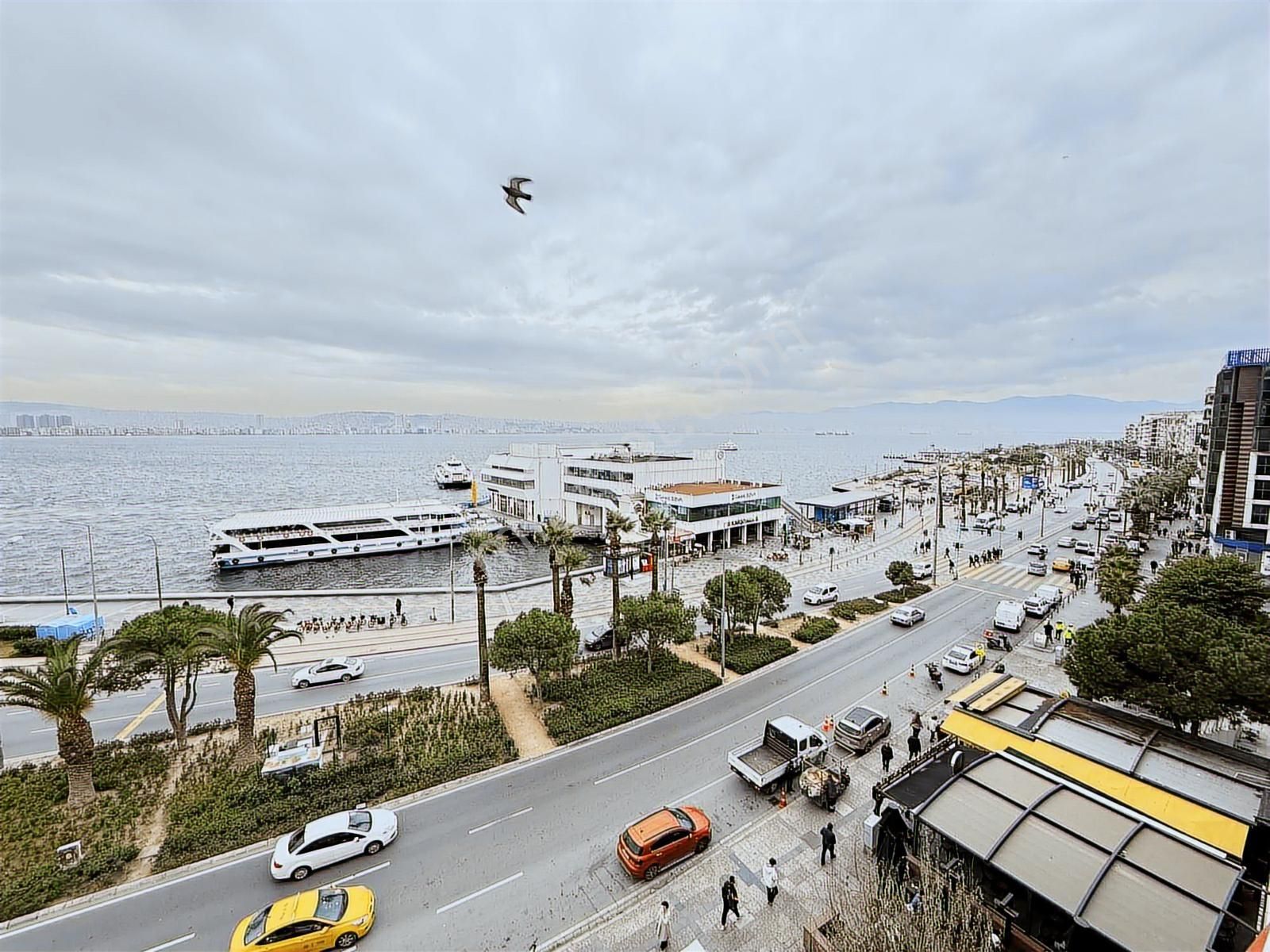 Karşıyaka İskele Karşısında Kiralık 4+1 Daire - Görsel 15