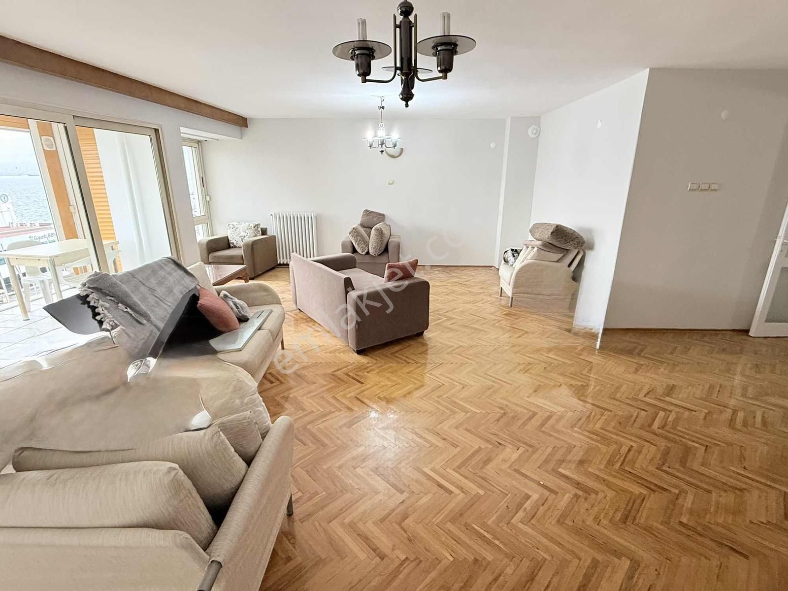 Karşıyaka İskele Karşısında Kiralık 4+1 Daire - Görsel 4