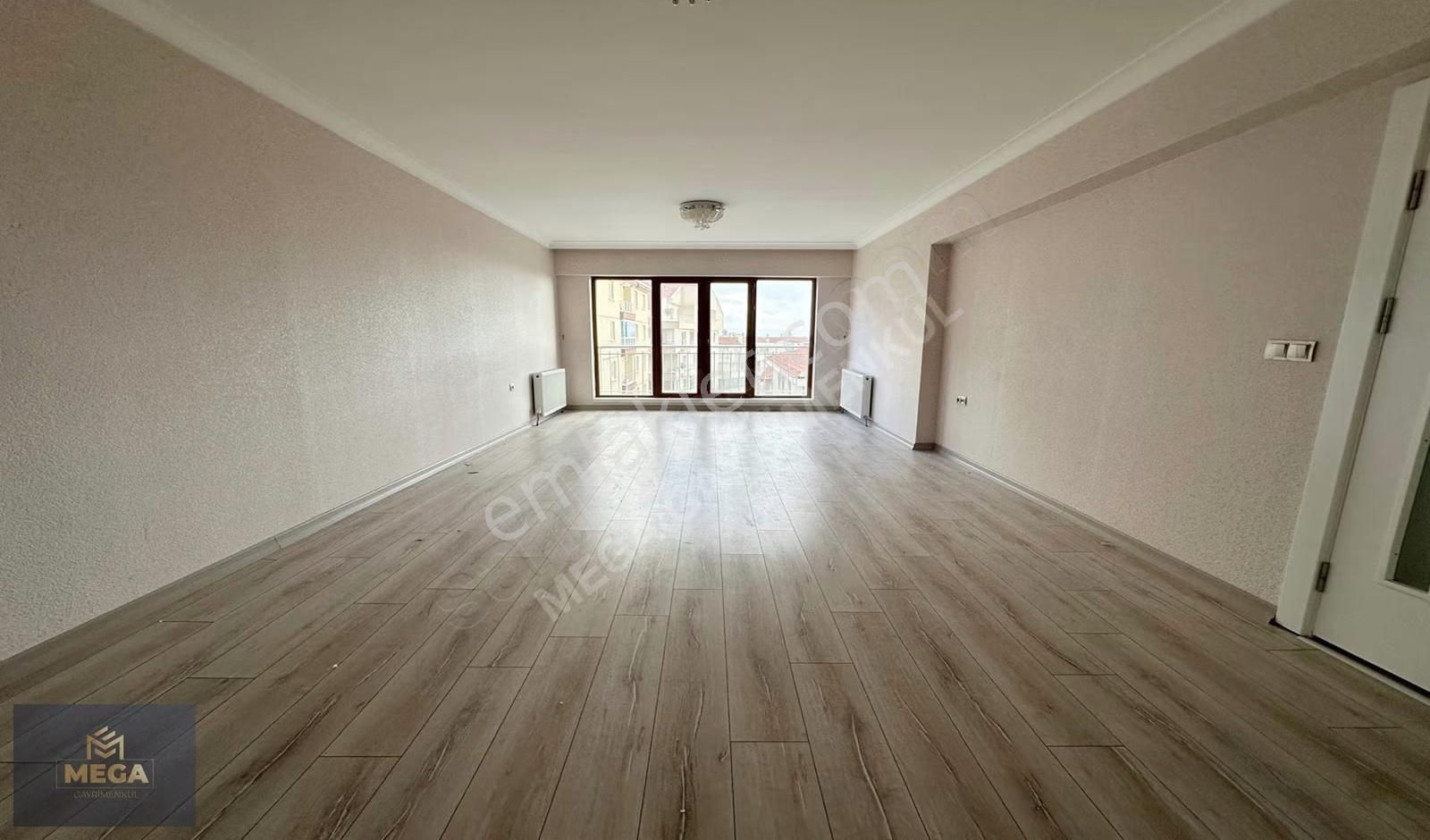 Muhteşem Büyüklükte Site İçinde Lüks Yapılı Ank.manzaralı - Görsel 3