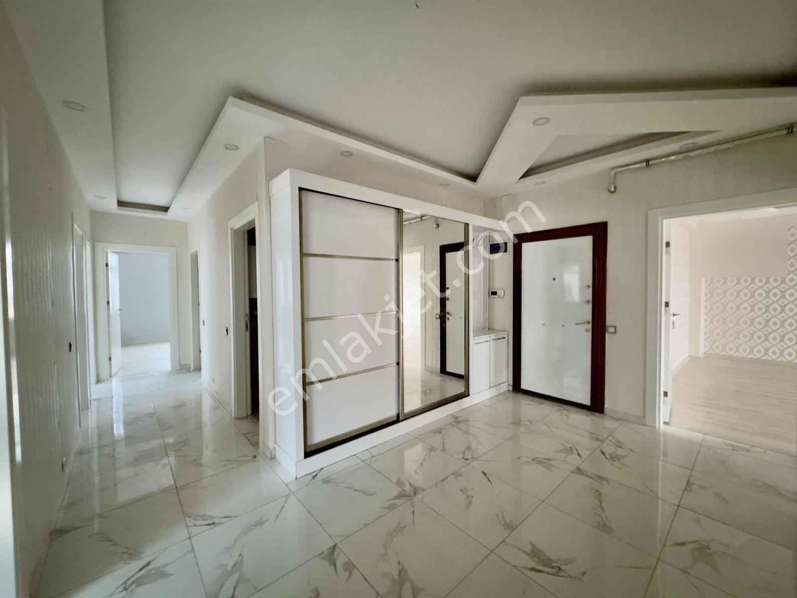 Yasin Batan'dan Süper Konumda Masrafsız Geniş 4+1 Lüks Daire