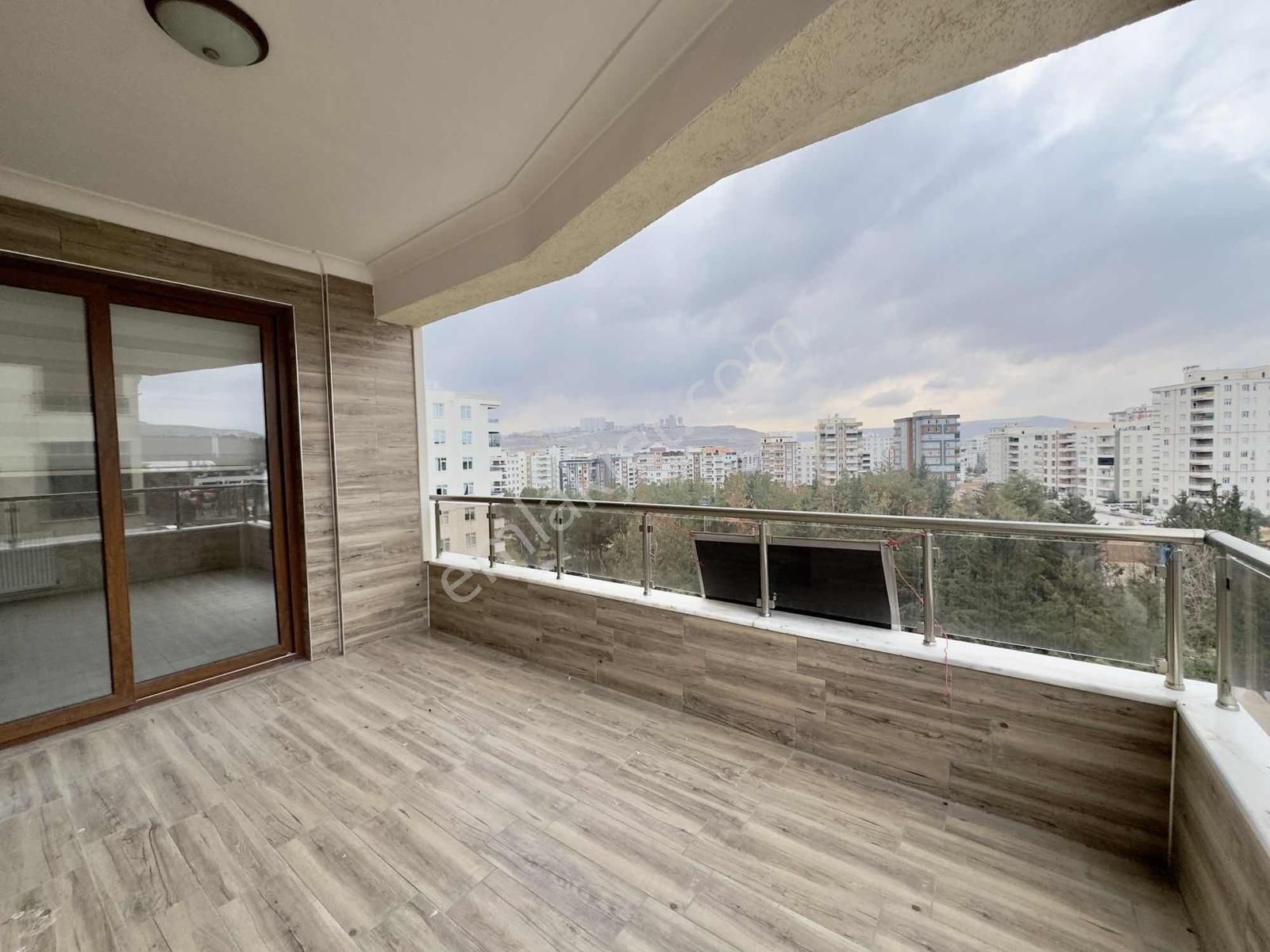 Yasin Batan'dan Süper Konumda Masrafsız Geniş 4+1 Lüks Daire - Görsel 32