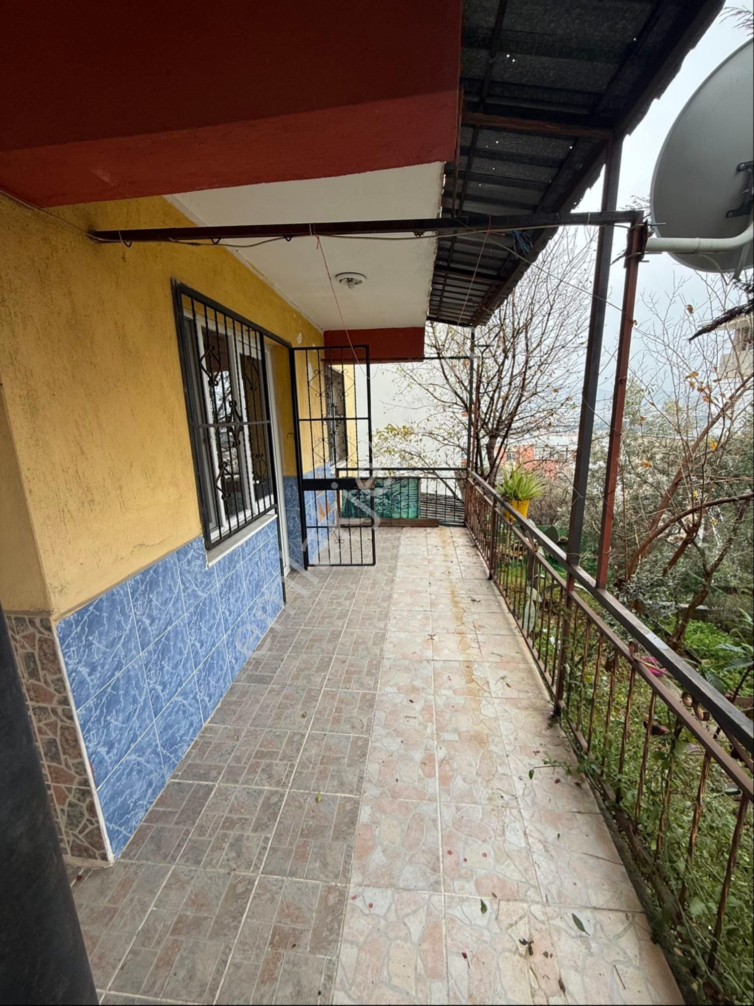 Bornova Atatürk Mahallesin’de Kiralık 3+1 Geniş Bahçeli Harika Lokasyon’da