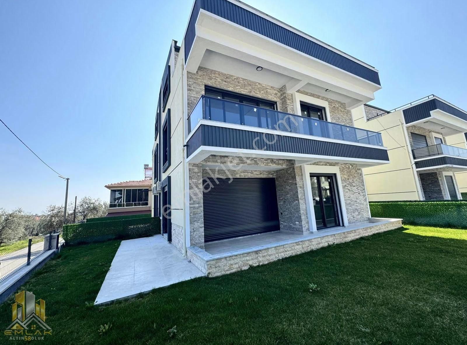 Altınoluk Emlak-58'den Deniz Ve Doğa-manzaralı 3+1 Trıblex Villa