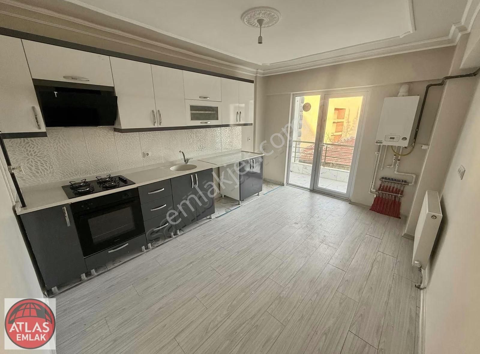 Atlas'tan Merkezde Kombi-petekli Masrafsız Ara Kat Fırsat Daire!