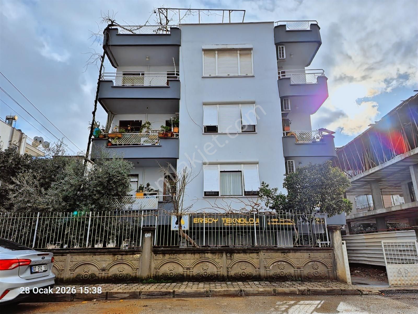 Etiler Merkezi Konumda Geniş 3+1 Kiralık Daire