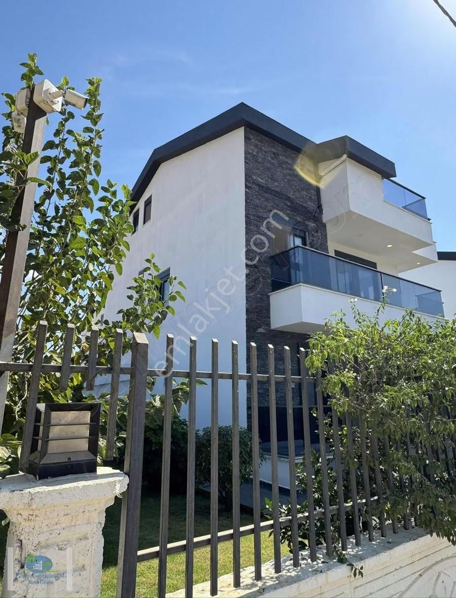 Kumköy De Fırsat Müstakil Tripleks Villa