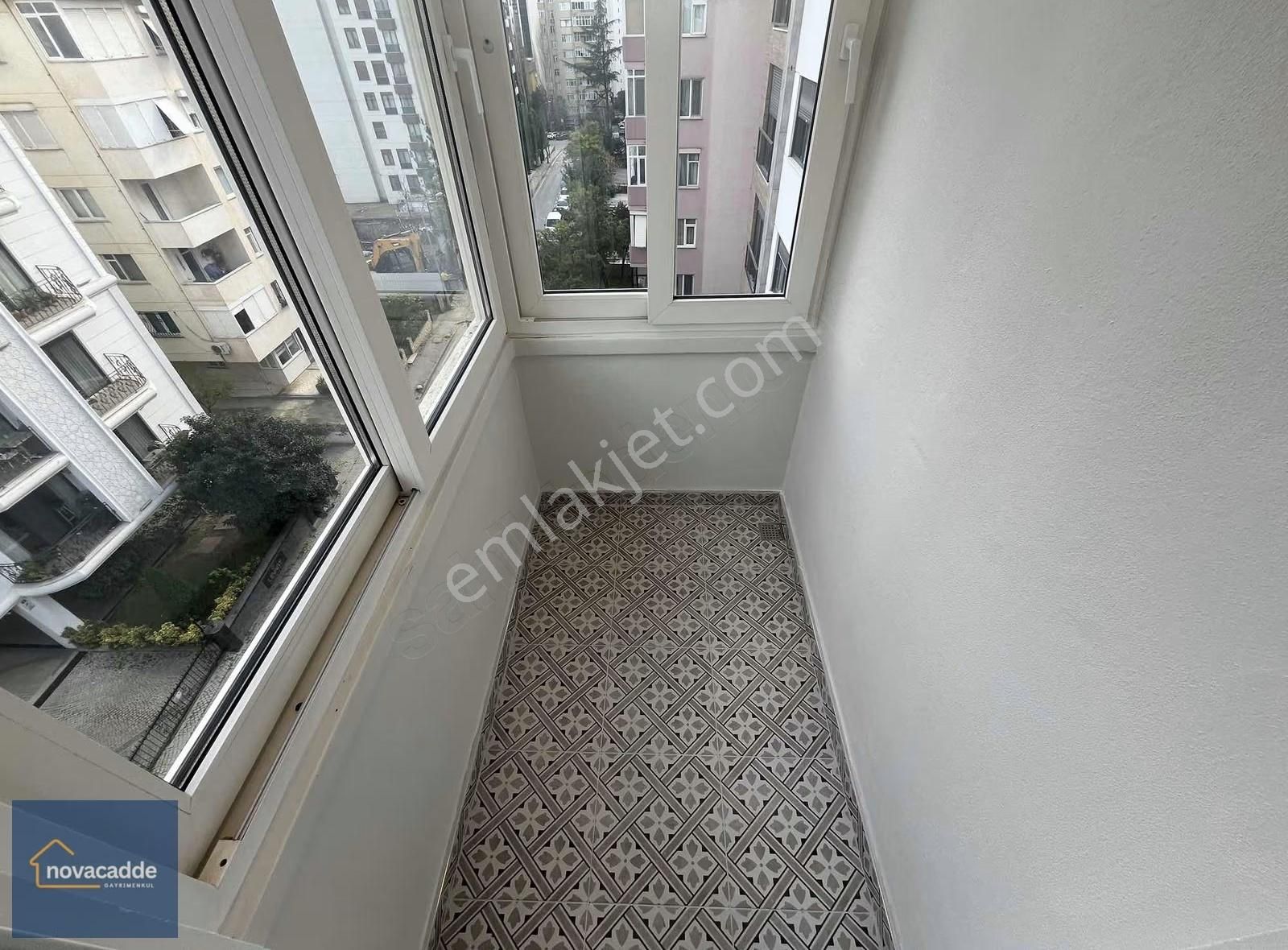 Özel Mimari Dekorlu, 2000 Yılında Yapılmış 3+1 Satılık Daire - Görsel 3