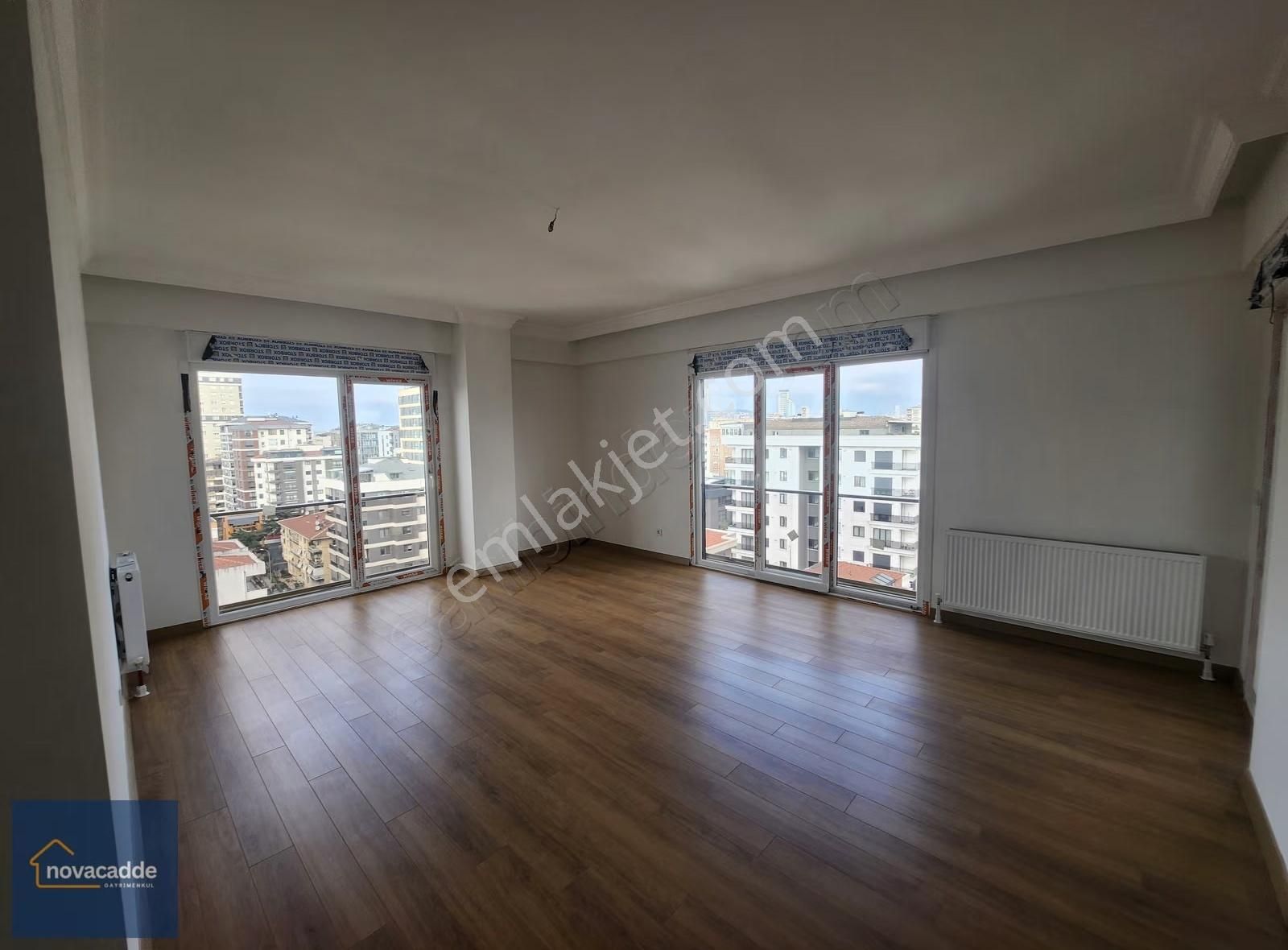 Göztepede Yeni Binada Çift Mutfaklı 195 M2 Net 4+2 Dubleks Daire - Görsel 22