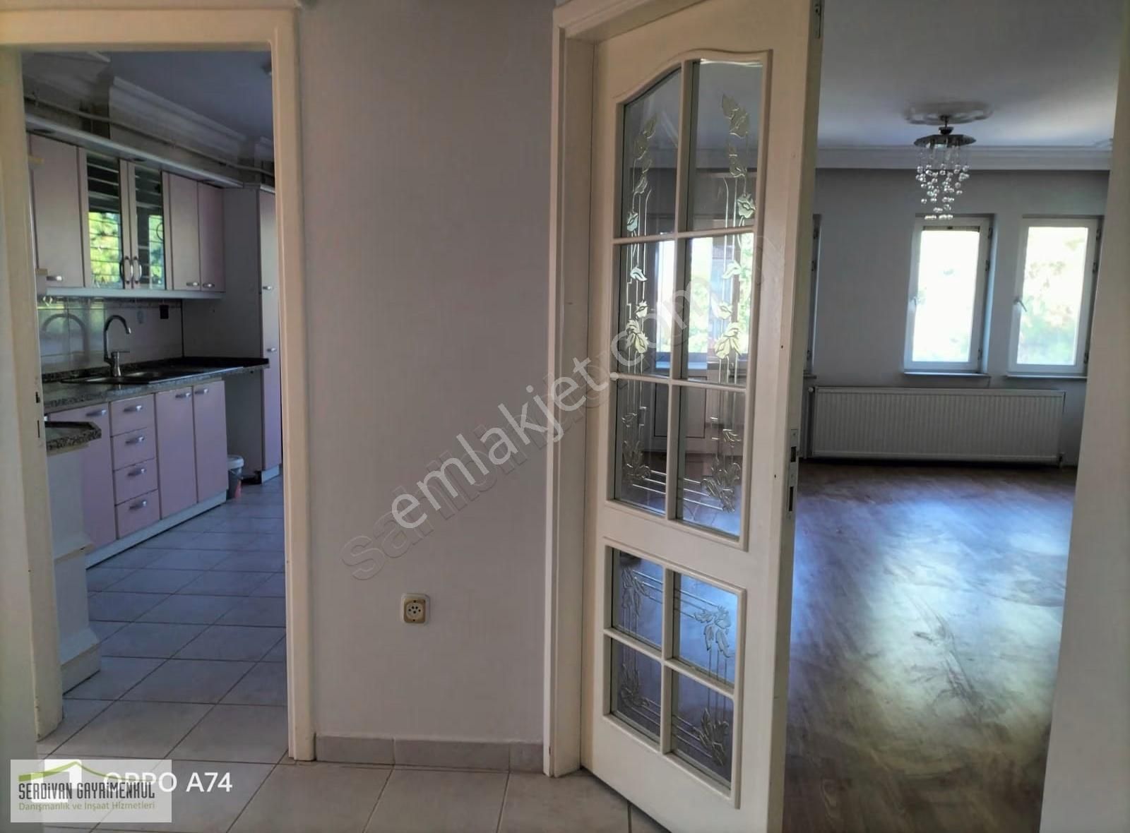 Sakarya Merkezde Kiralık 3+1 Geniş Daire..