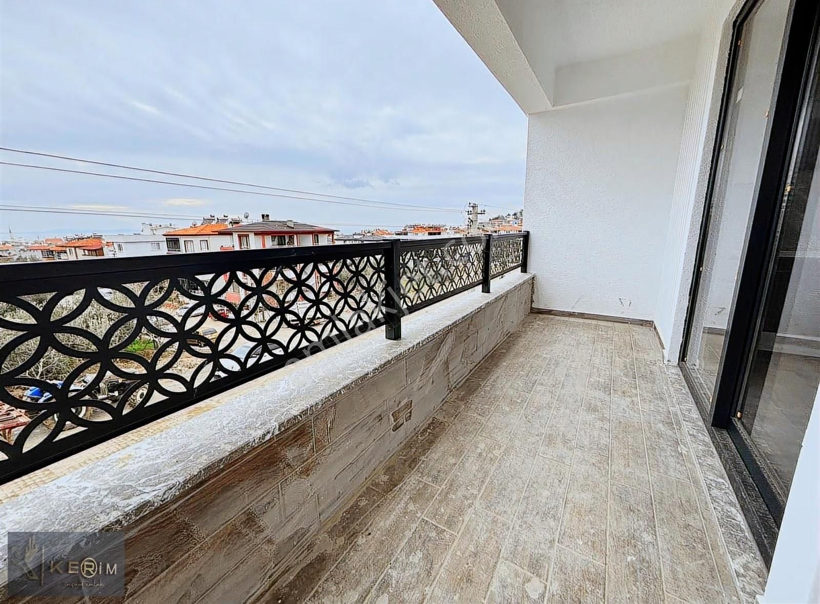 Kerim'den Küçükkuyu Merkez'de Deniz Manzaralı 2+1 Satılık Daire - Görsel 3