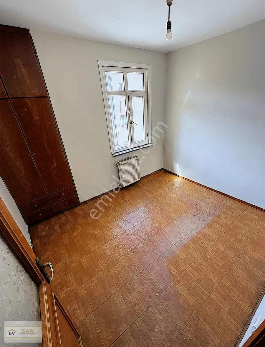 Metroya Yürüme Mesafesi Kiralık Geniş Daire - Görsel 3