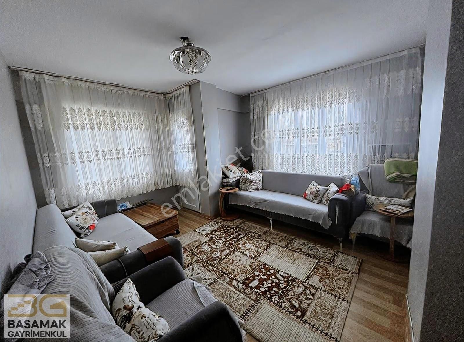 Basamak Gayrimenkul'den Güngören Merkez Mahallesinde Satılık 2+1