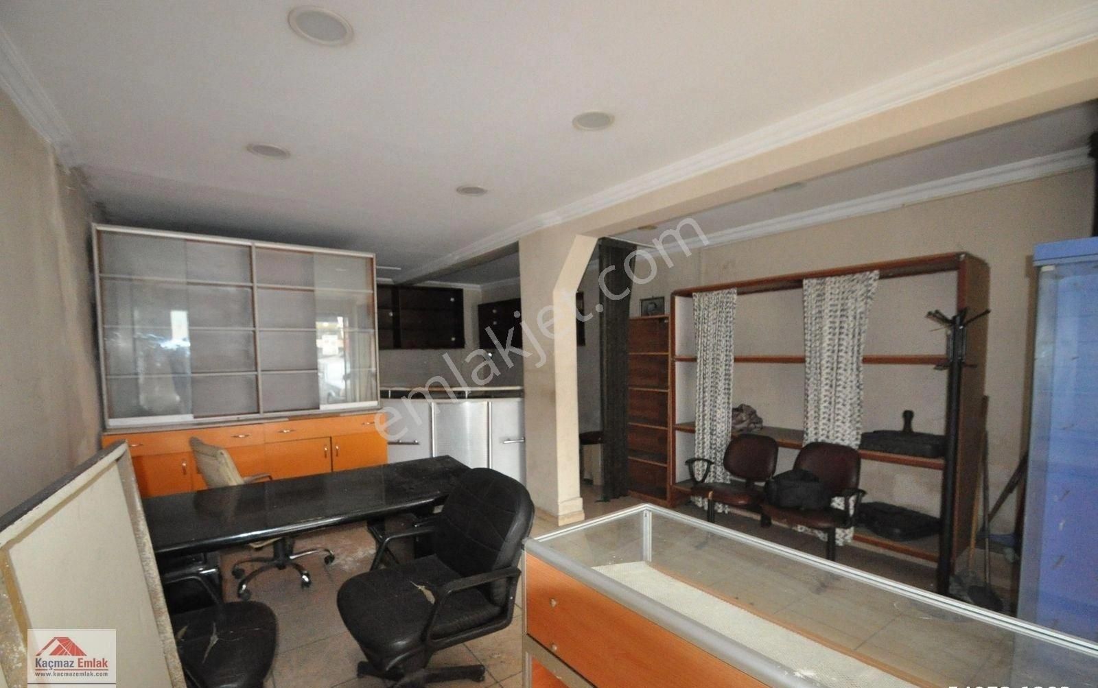 Bayrampaşa Kartaltepe Kaçmazdan Kiralık 55m2 Dörtyol Ağzı Düz Giriş Mağaza & Dükkan