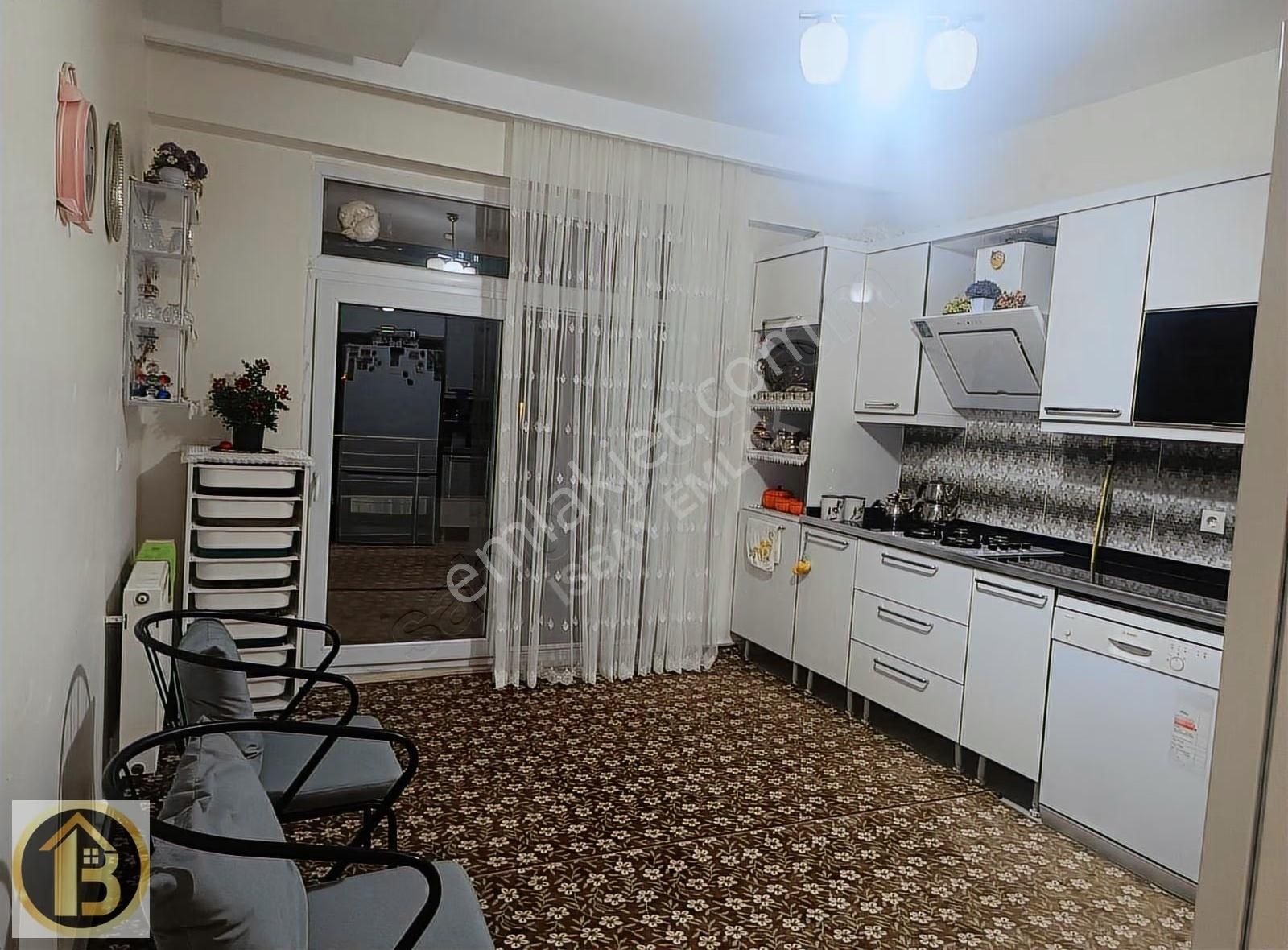 Vefa Evlerinde Satılık Lüks Daire - Görsel 3