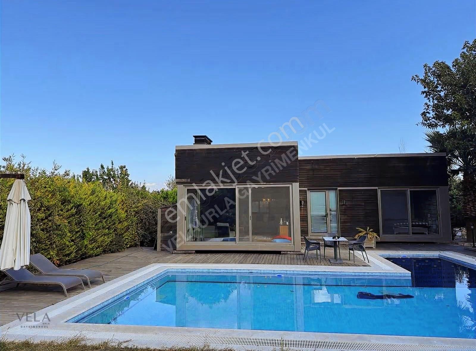 Urla İskele Eşyalı Havuzlu Müstakil Kiralık 2+1 Villa